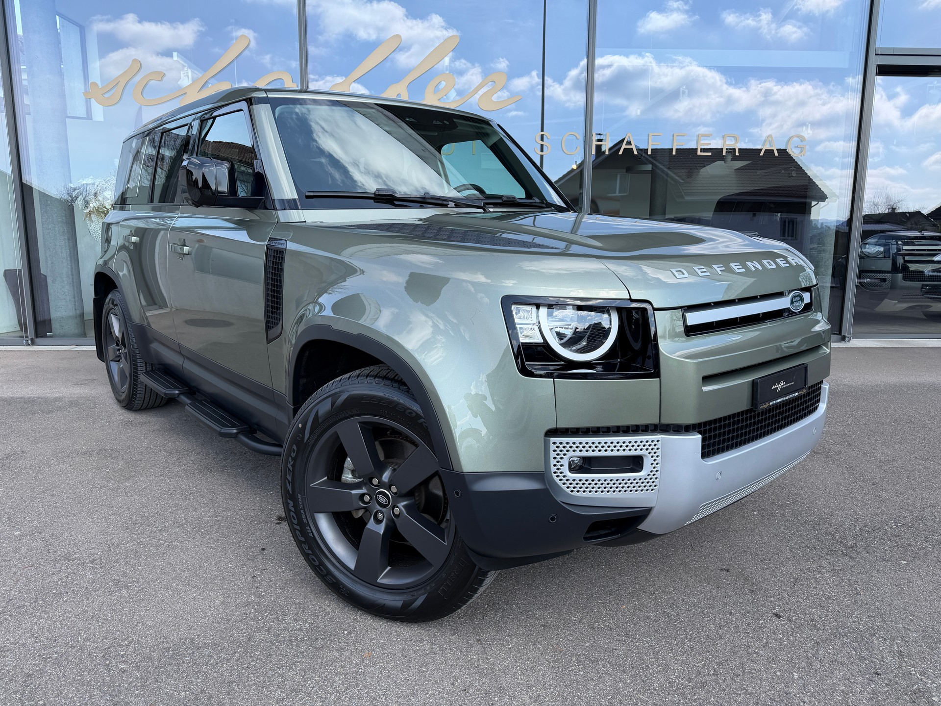 LAND ROVER Defender 110 D240 SD4 S AT8-showroom-element-3