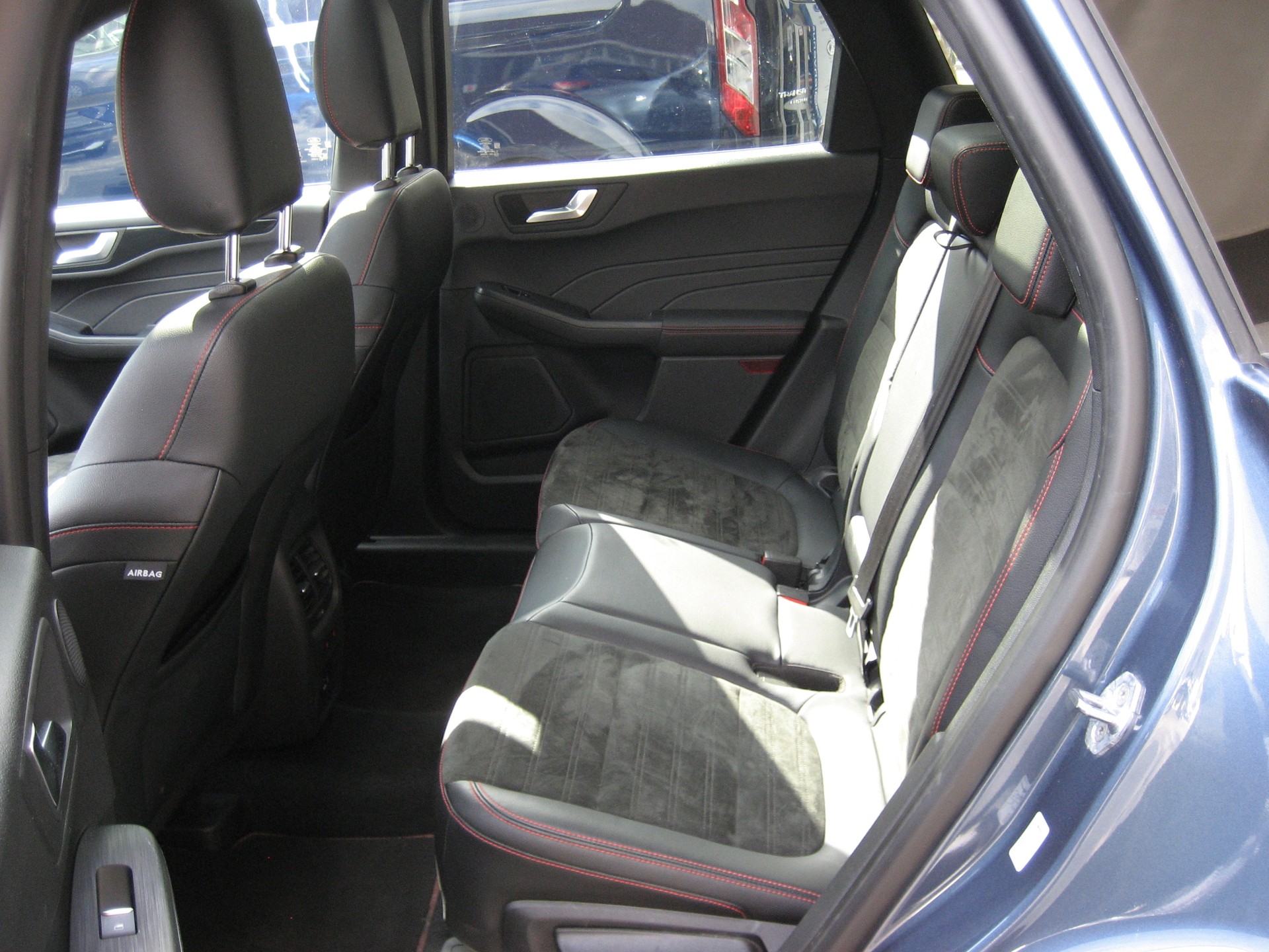 FORD Kuga 2.5 FHEV ST-Line X 4WD-image-7