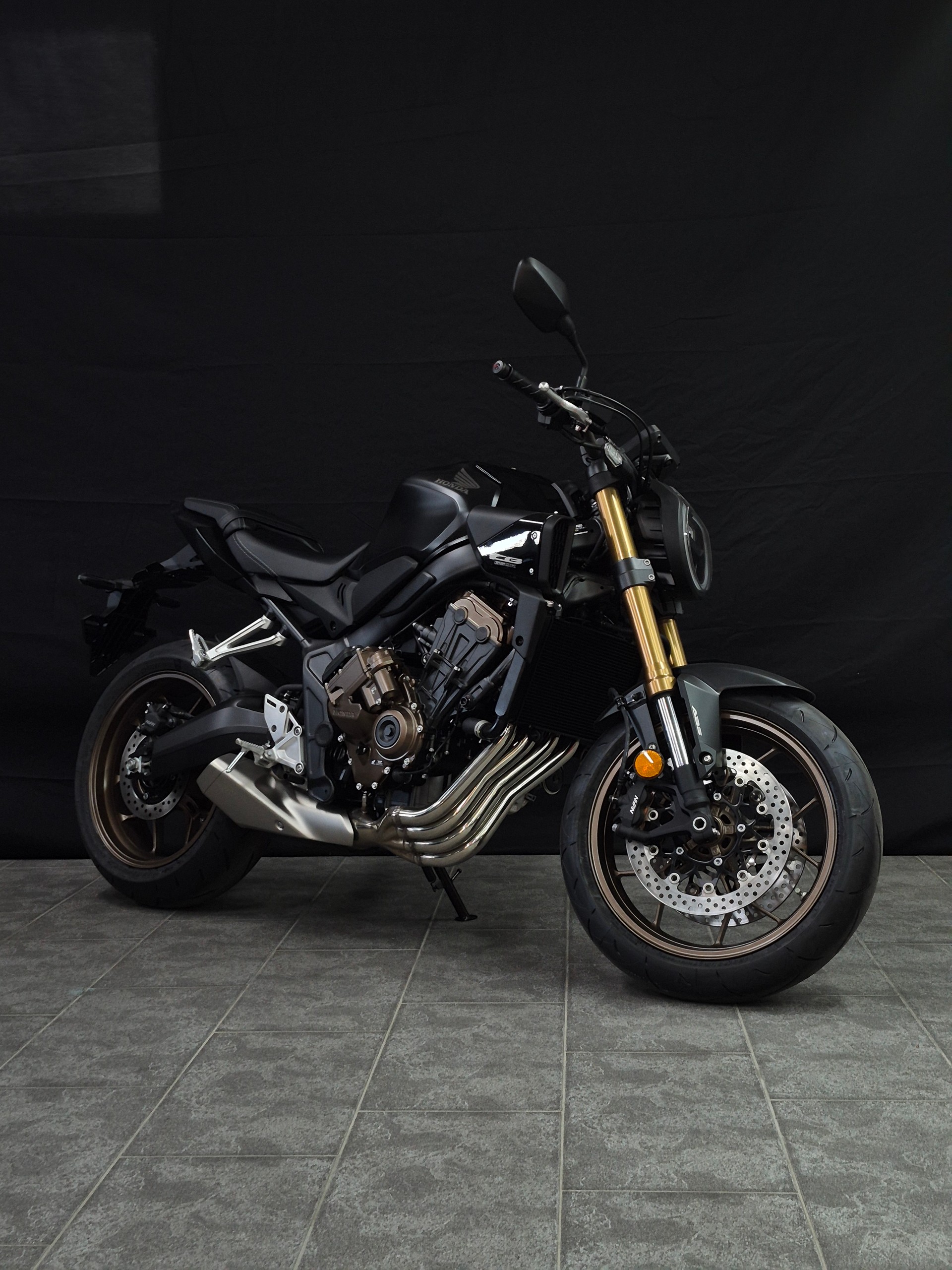 HONDA CB 650 R E-Clutch-showroom-element-3