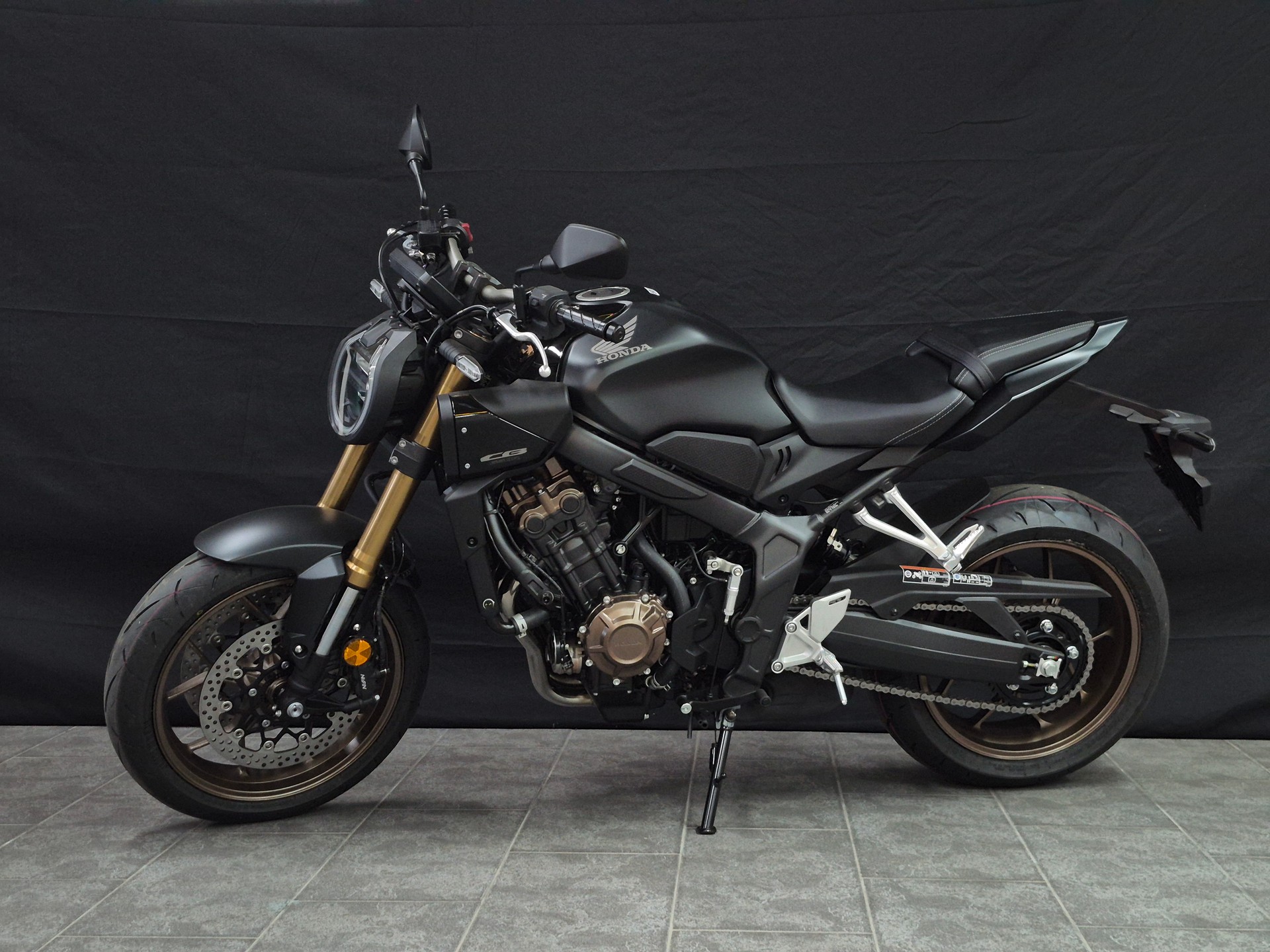 HONDA CB 650 R E-Clutch-showroom-element-2