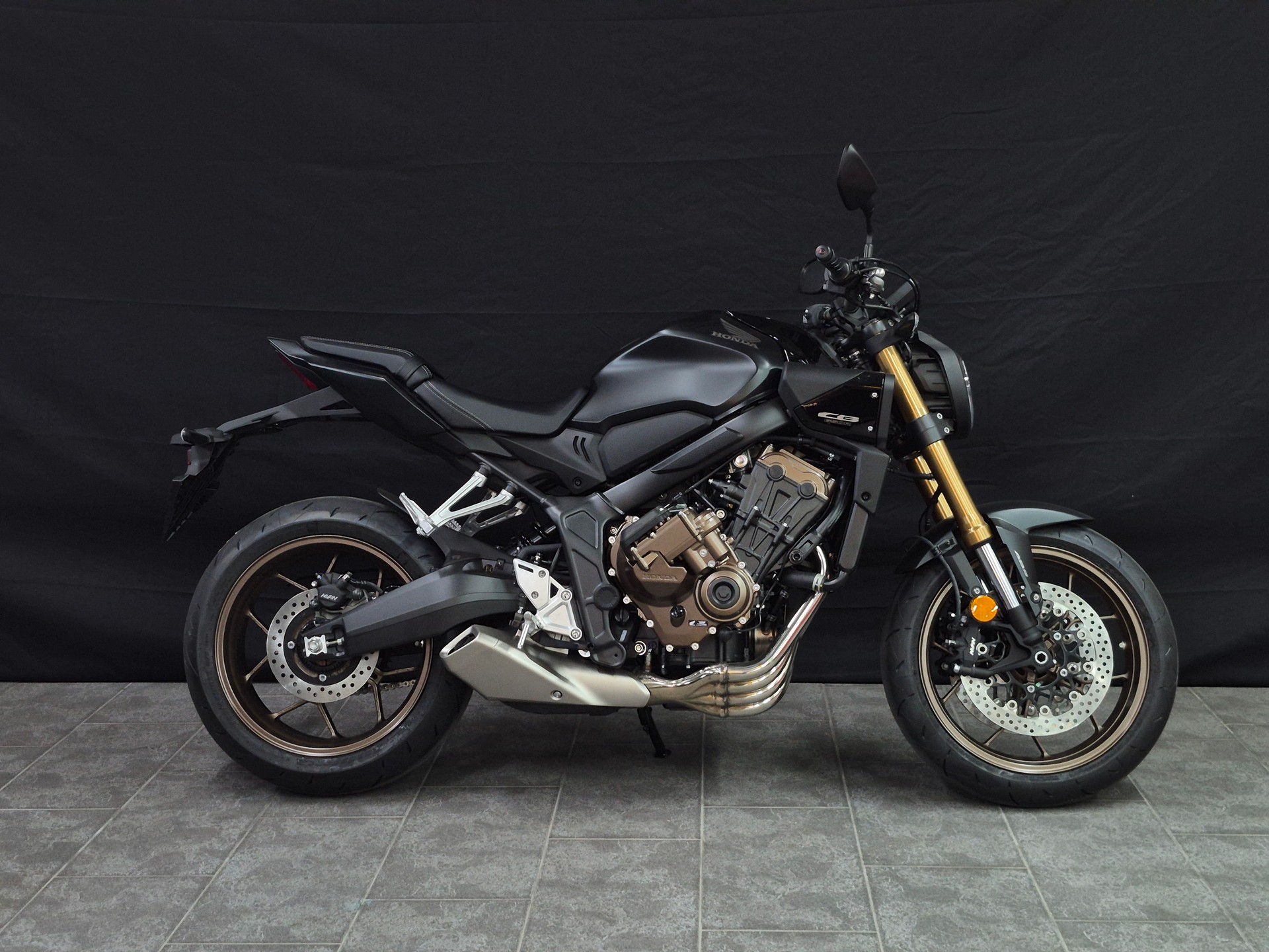 HONDA CB 650 R E-Clutch-showroom-element-1