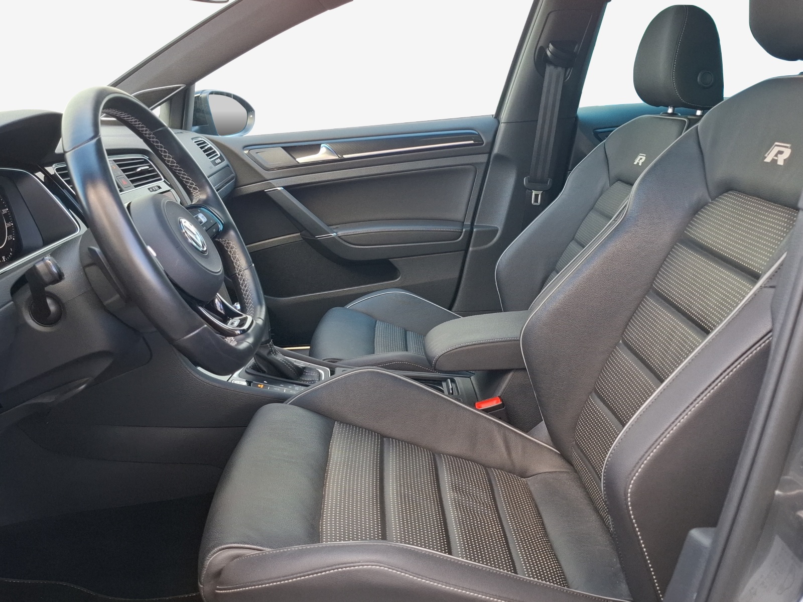 VW Golf 2.0 TSI R 4Motion DSG-image-7