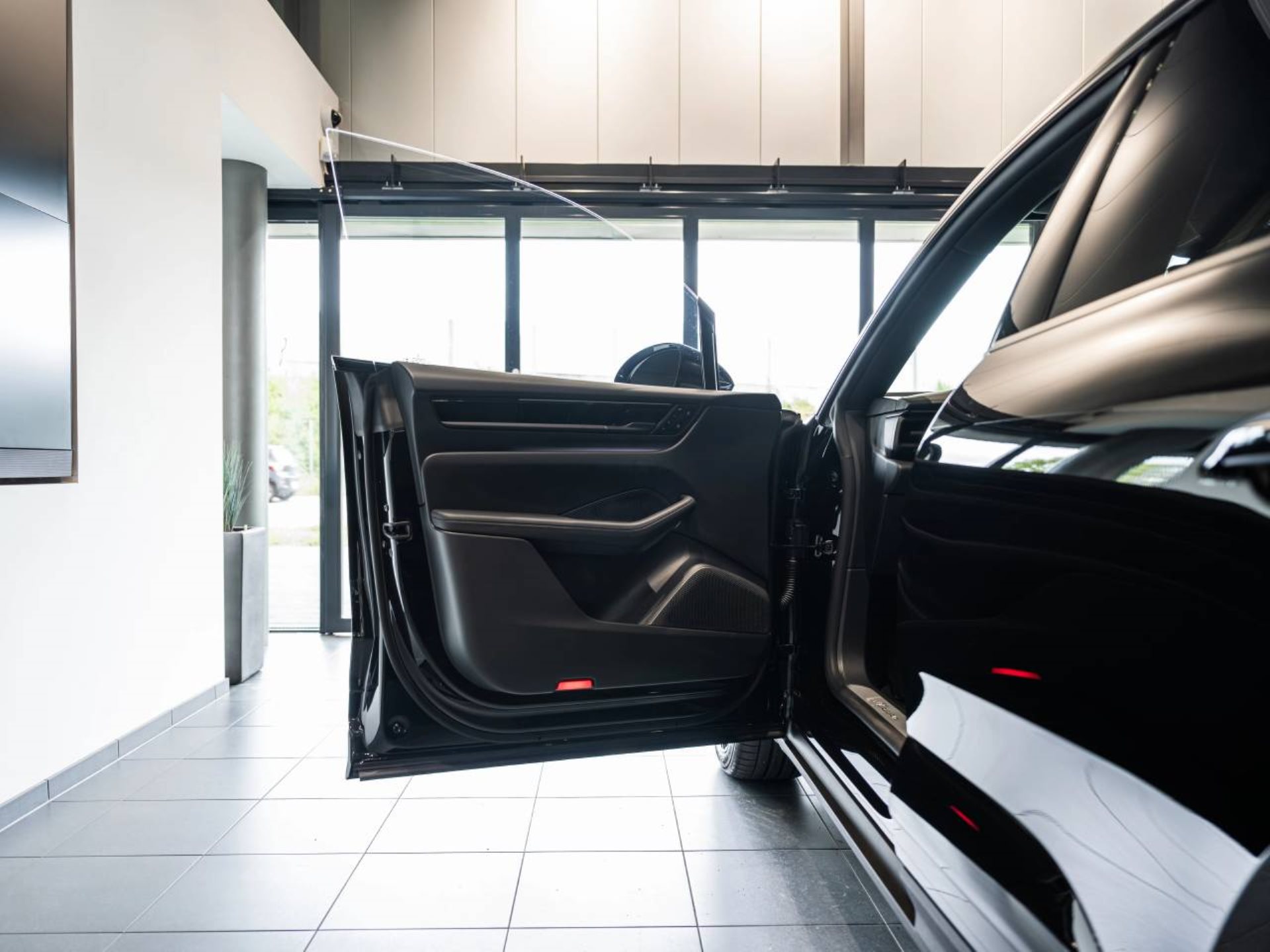 PORSCHE Macan-image-19