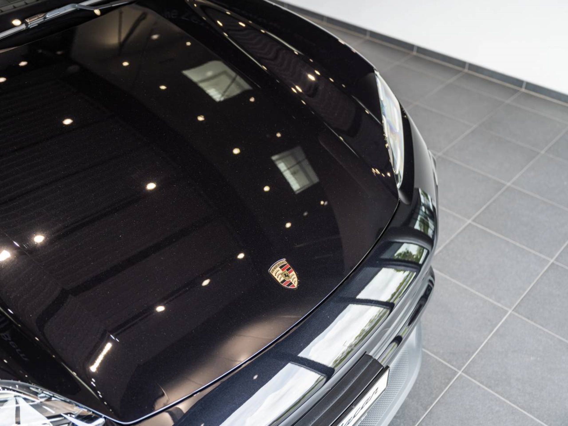 PORSCHE Macan-image-25