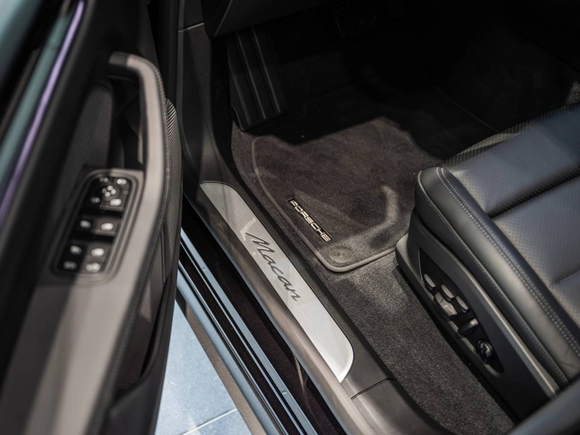 PORSCHE Macan-image-20