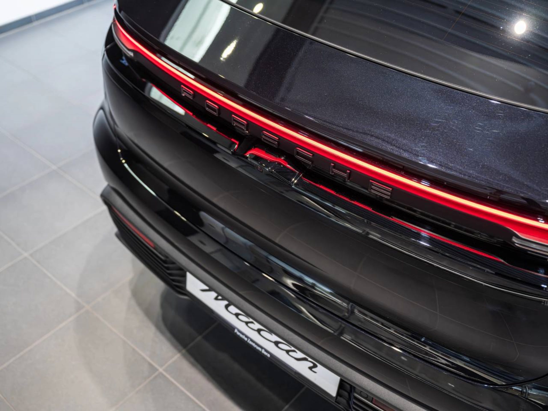PORSCHE Macan-image-28