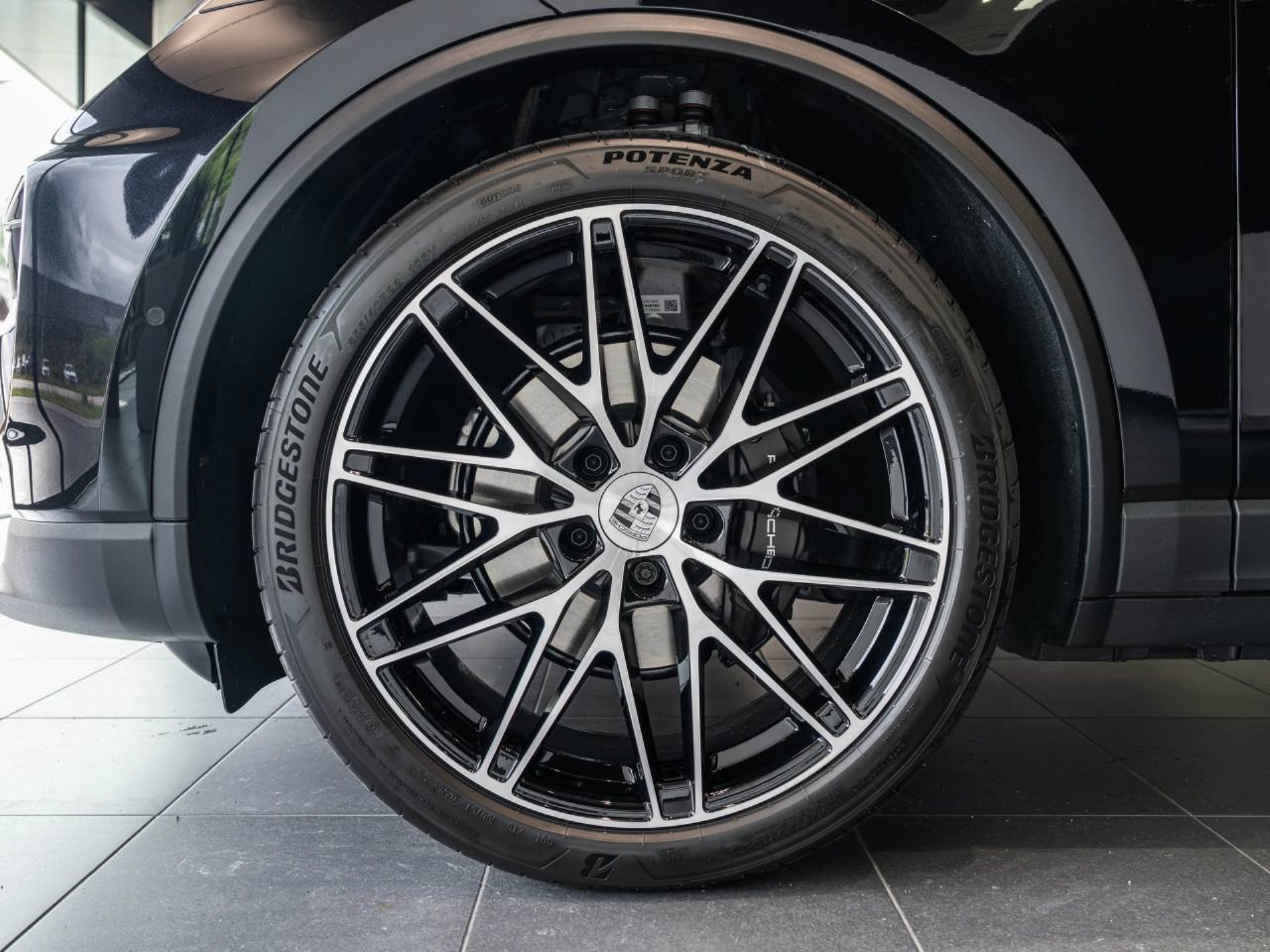 PORSCHE Macan-image-30