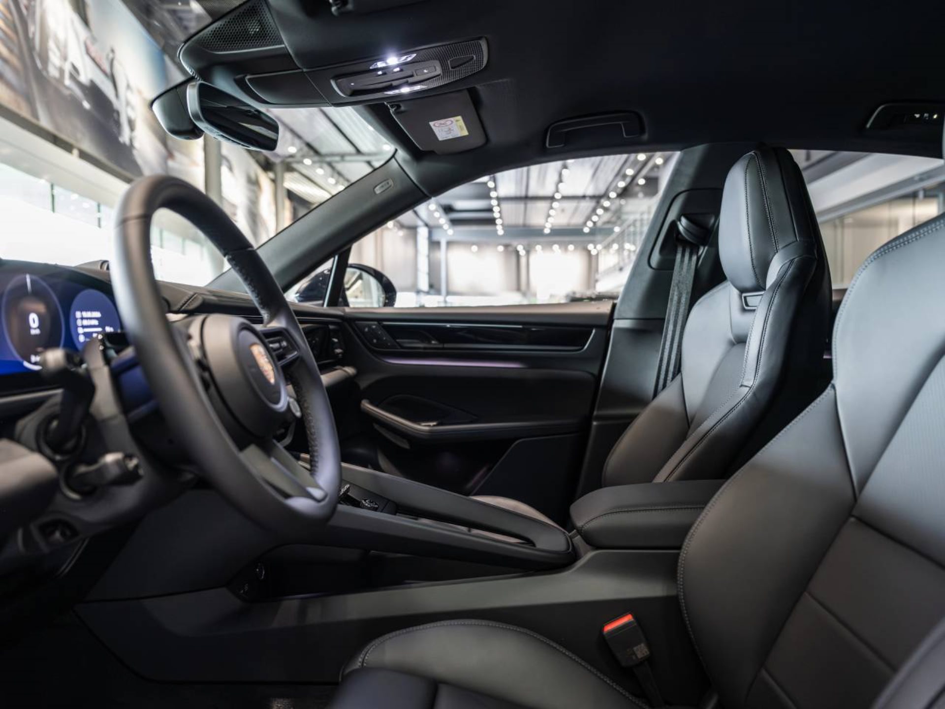 PORSCHE Macan-image-3