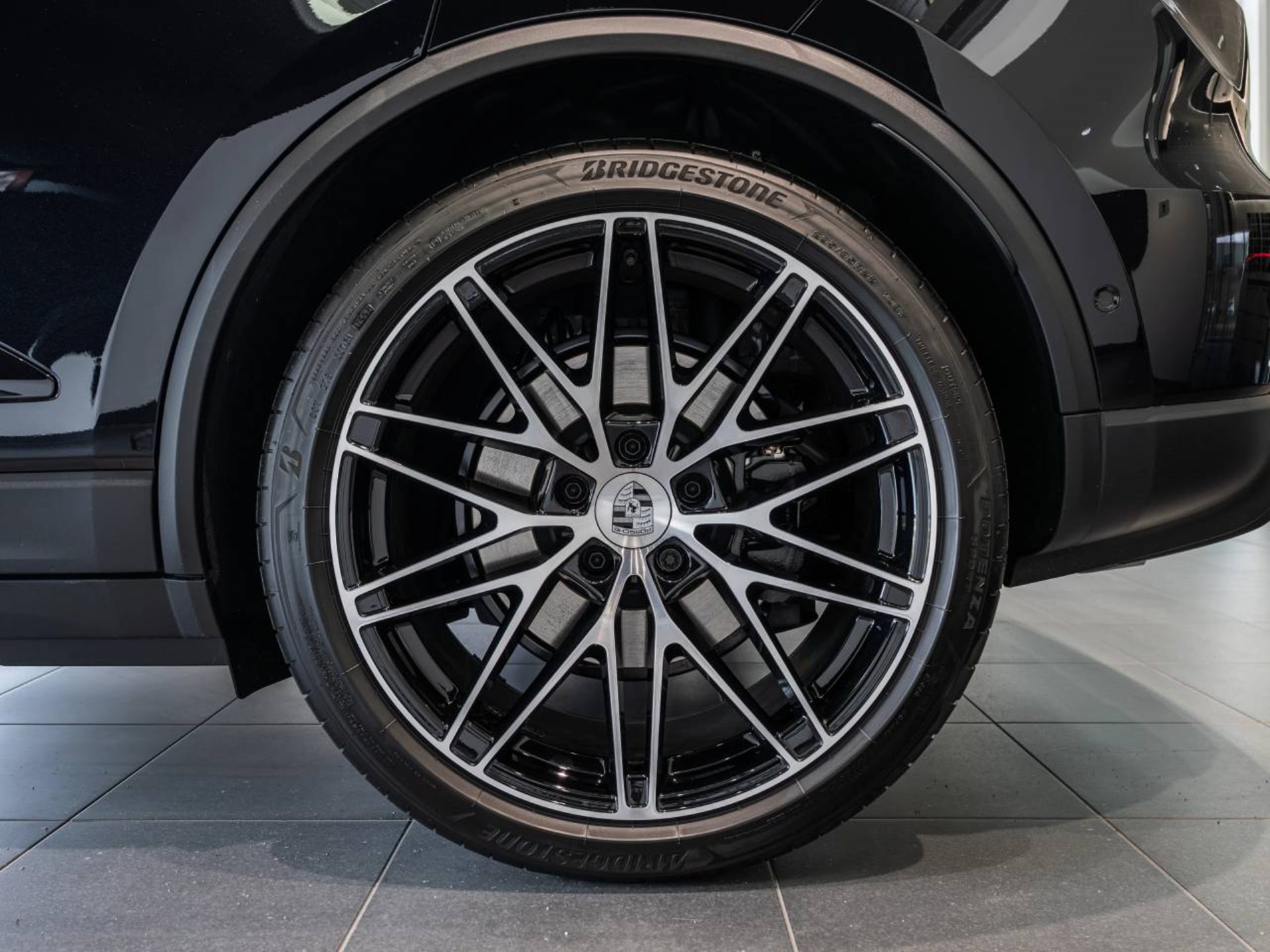 PORSCHE Macan-image-29