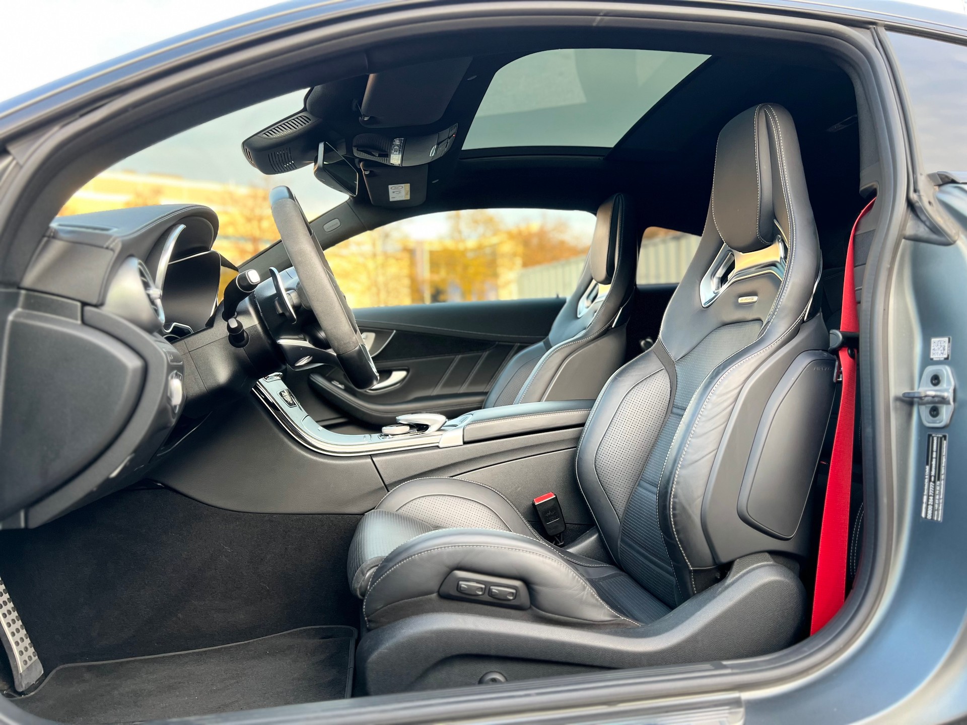 MERCEDES-BENZ C 63 S AMG Premium 9G-tronic-image-12