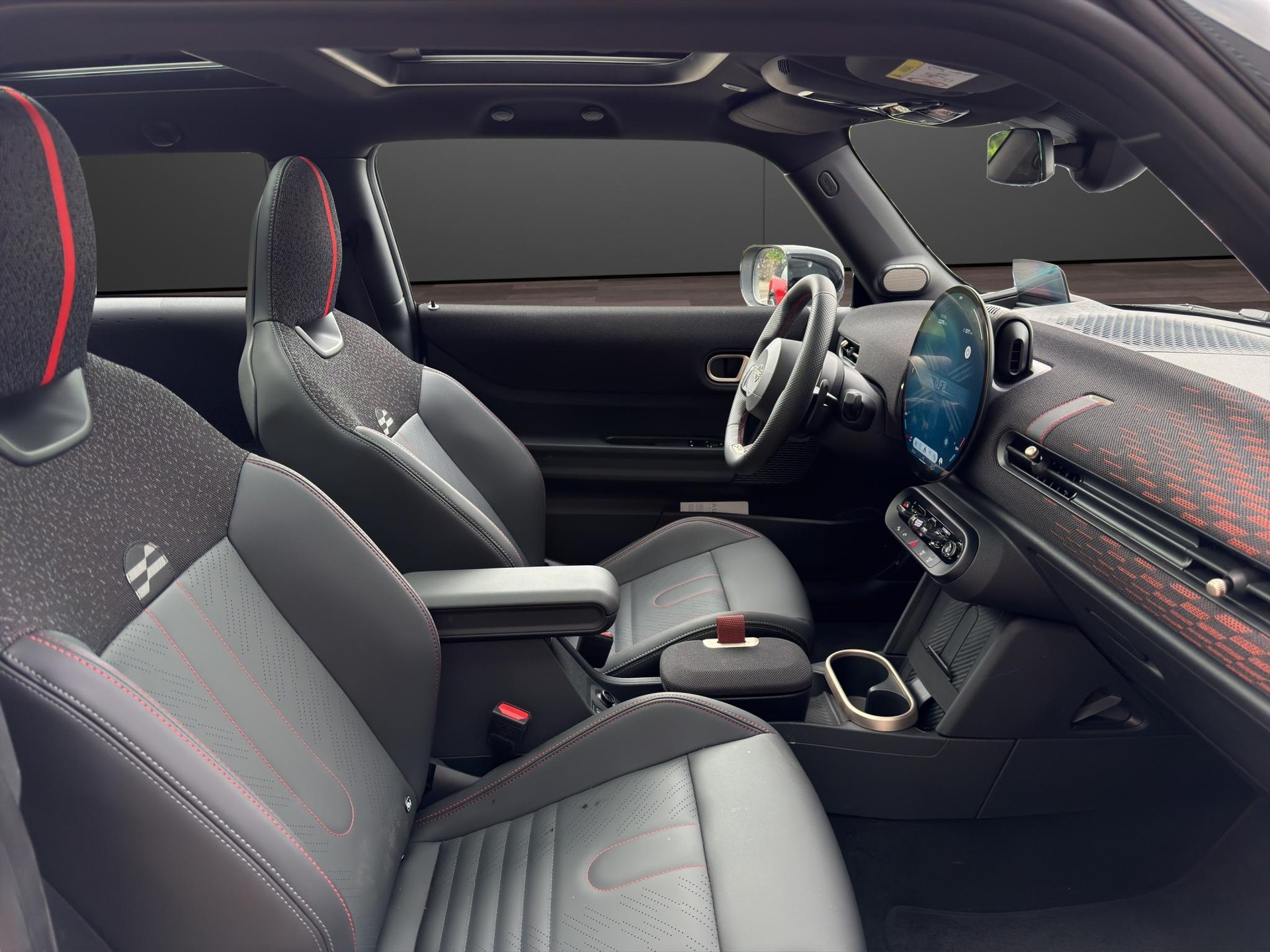 MINI F66 2.0i John Cooper Works-image-12