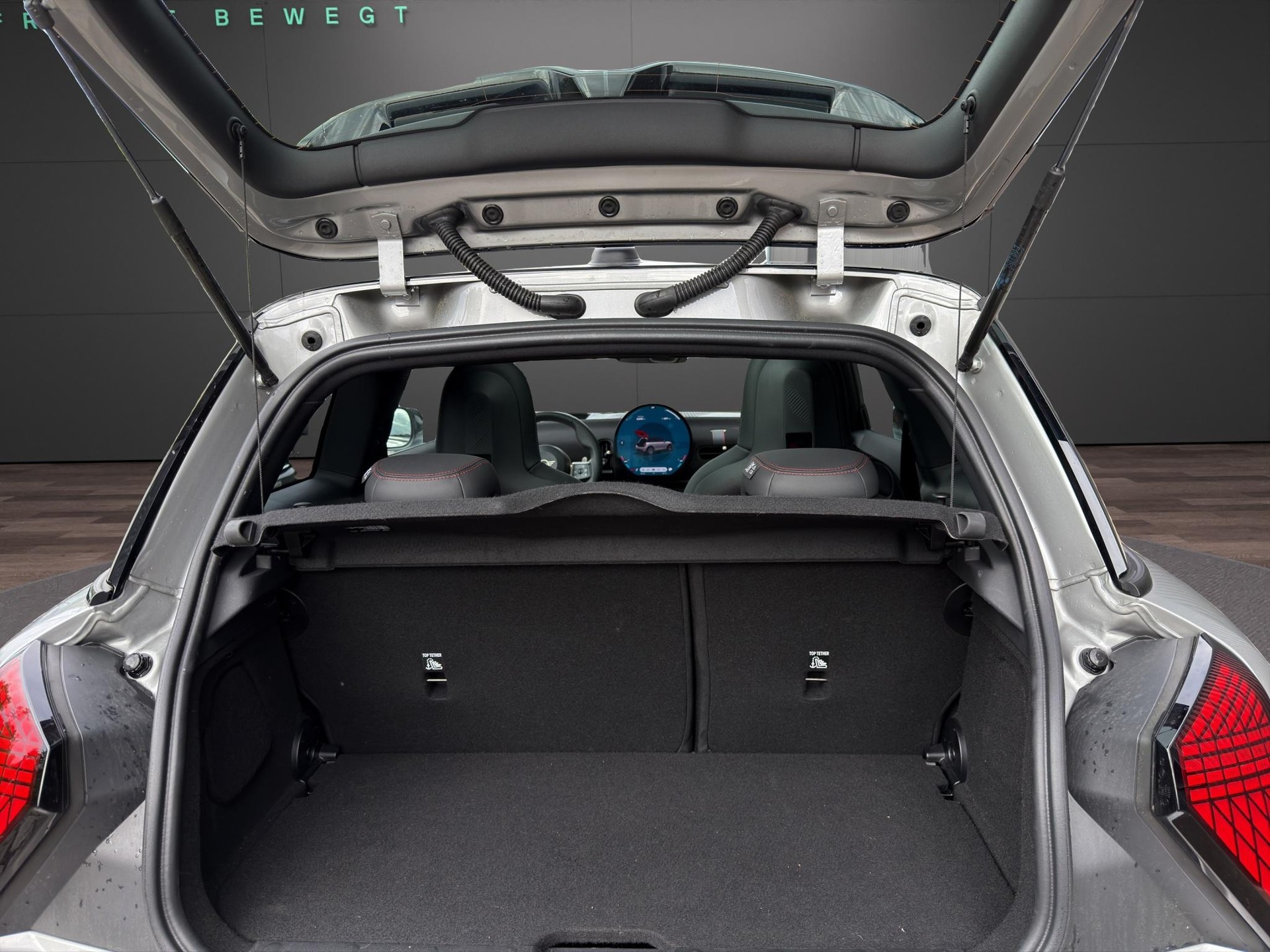 MINI F66 2.0i John Cooper Works-image-11
