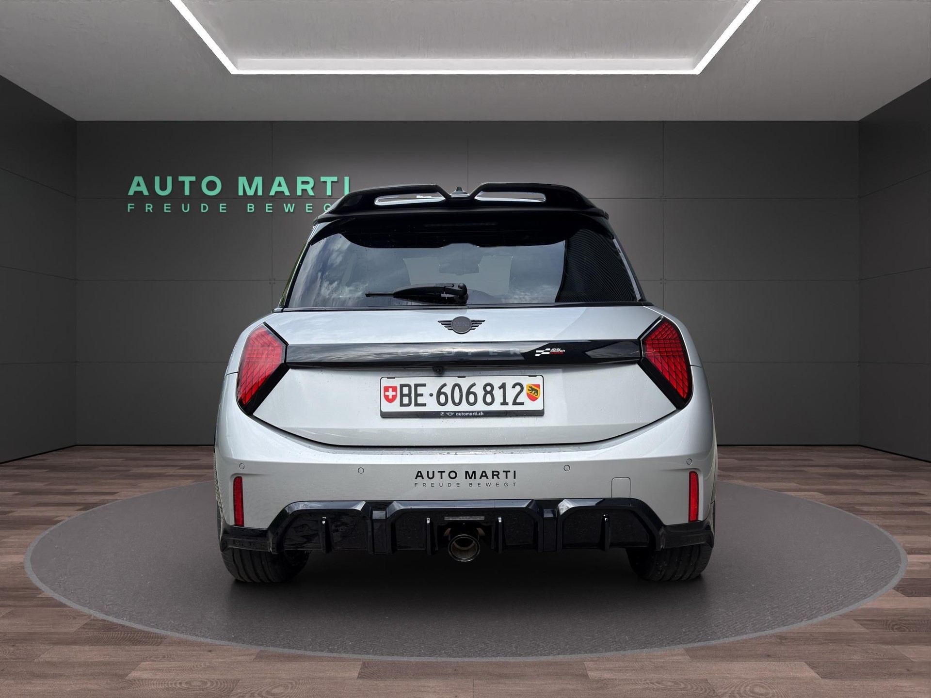 MINI F66 2.0i John Cooper Works-showroom-element-2