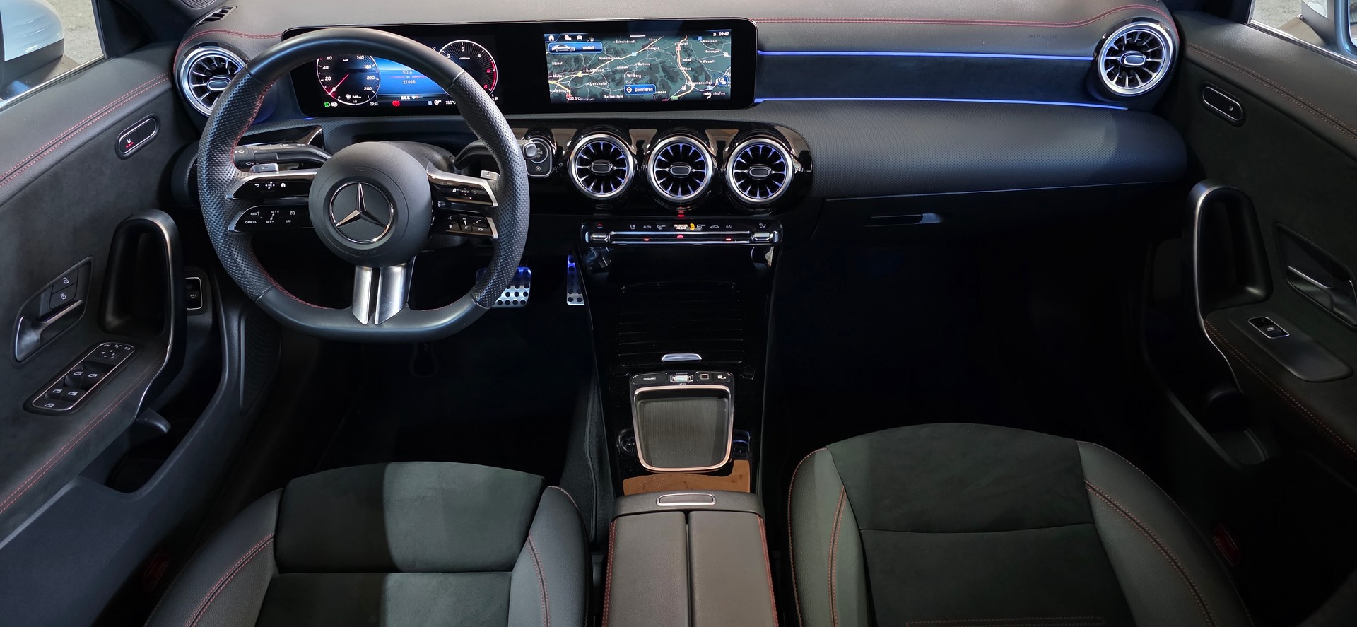 MERCEDES-BENZ CLA 220 d 8G-DCT Amg Line *Aktiver Bremsassitent/Spurhalteassisten*Sitzheizung*Ambientebeleuchtung*Rückfahrkamera*-image-10