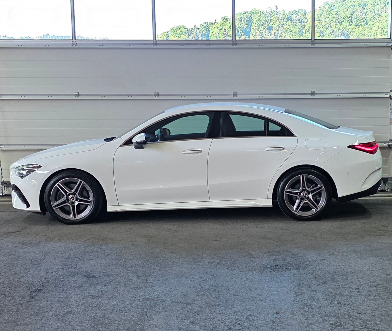 MERCEDES-BENZ CLA 220 d 8G-DCT Amg Line *Aktiver Bremsassitent/Spurhalteassisten*Sitzheizung*Ambientebeleuchtung*Rückfahrkamera*-image-1