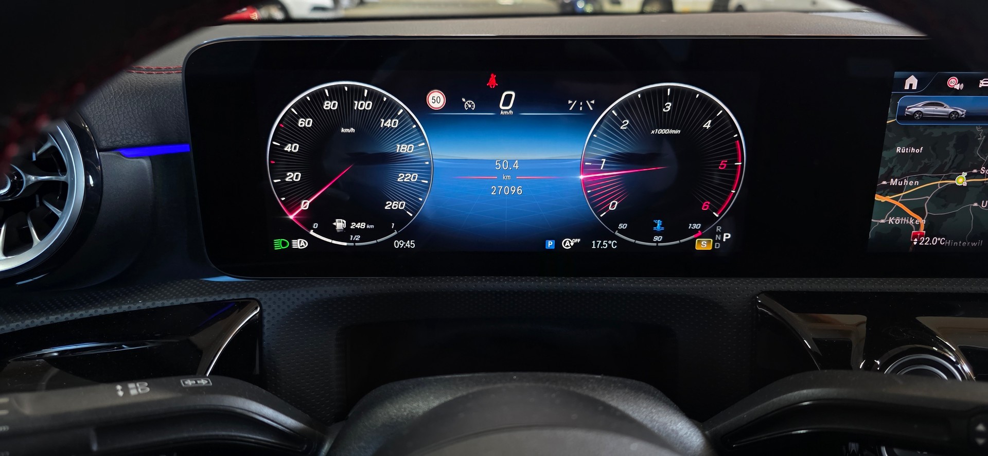 MERCEDES-BENZ CLA 220 d 8G-DCT Amg Line *Aktiver Bremsassitent/Spurhalteassisten*Sitzheizung*Ambientebeleuchtung*Rückfahrkamera*-image-13