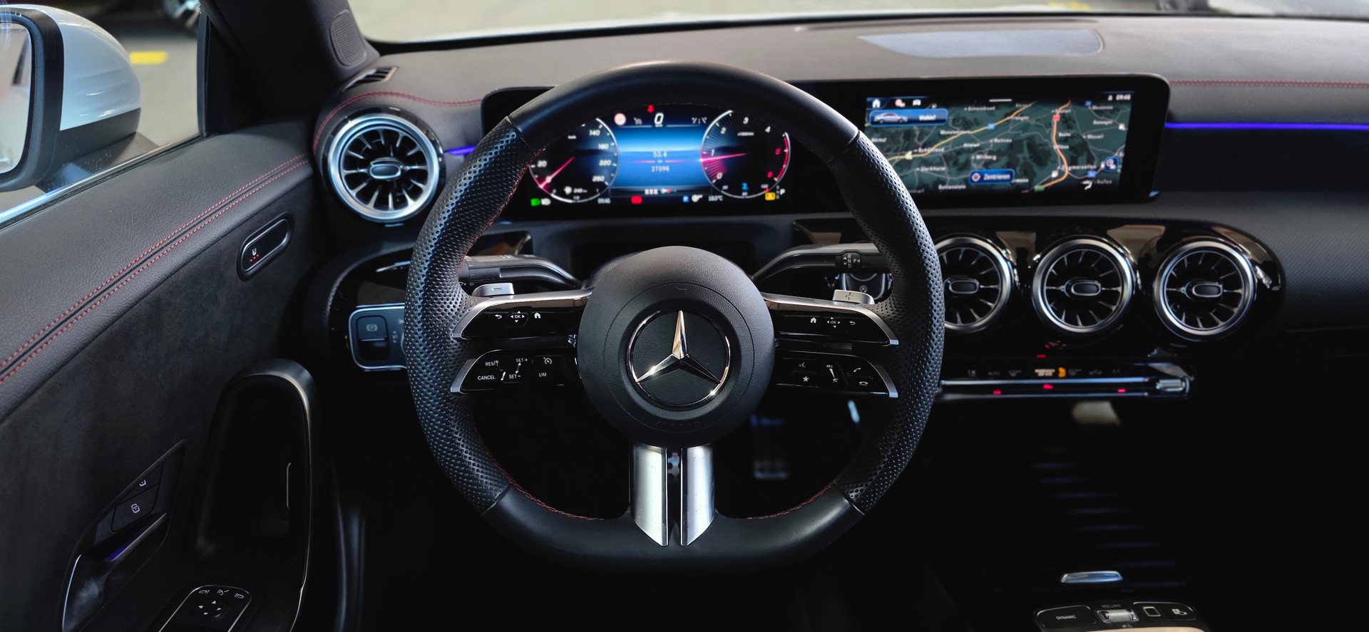 MERCEDES-BENZ CLA 220 d 8G-DCT Amg Line *Aktiver Bremsassitent/Spurhalteassisten*Sitzheizung*Ambientebeleuchtung*Rückfahrkamera*-image-11