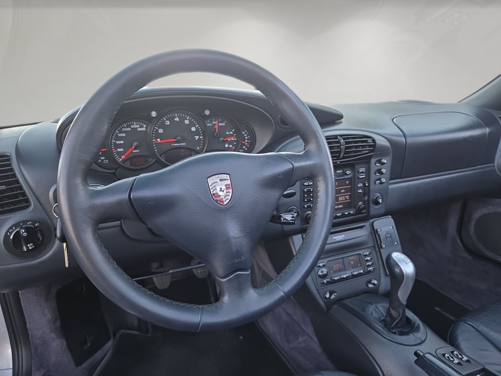 PORSCHE 911 Carrera Cabrio-image-5