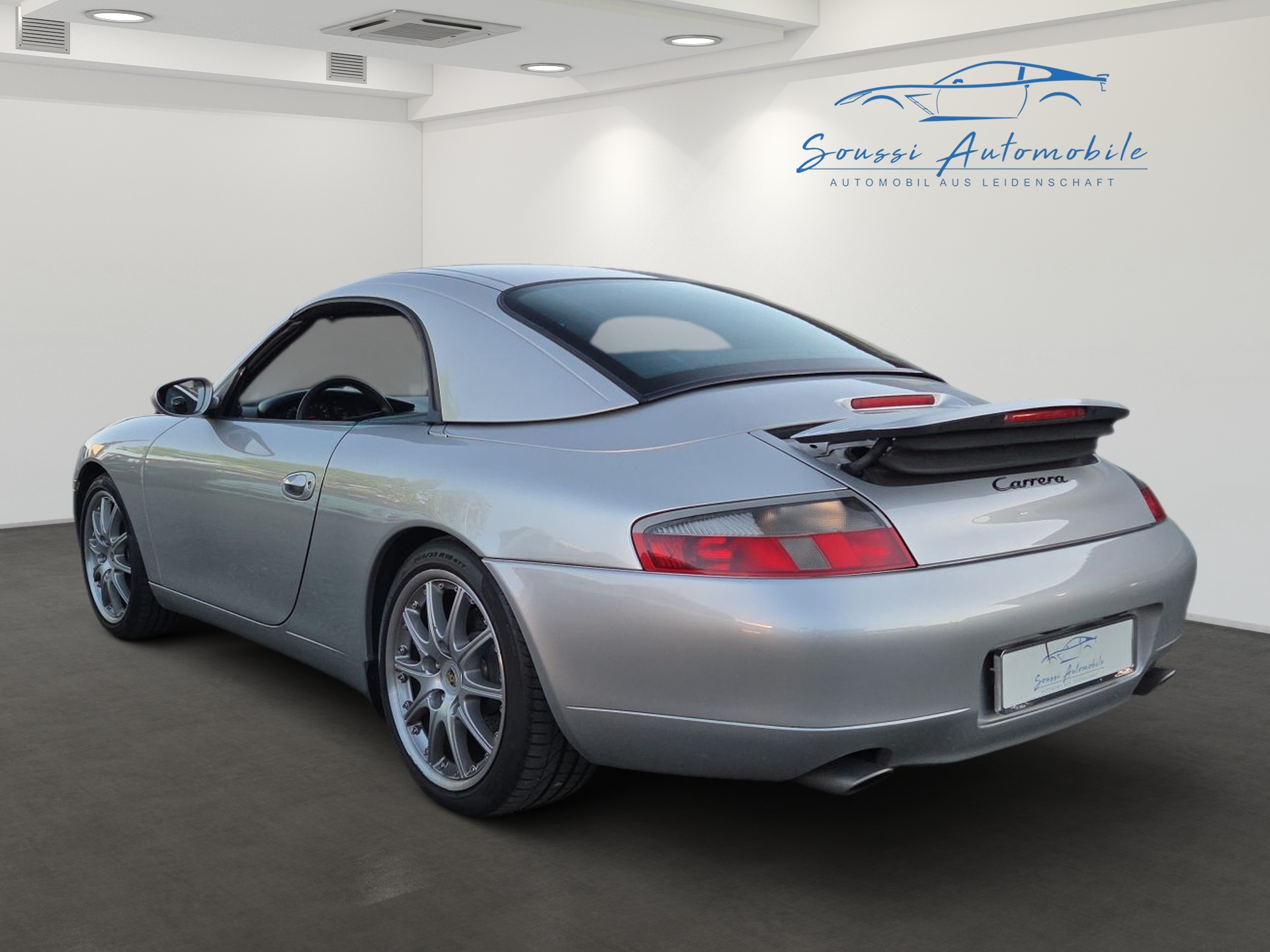 PORSCHE 911 Carrera Cabrio-image-2