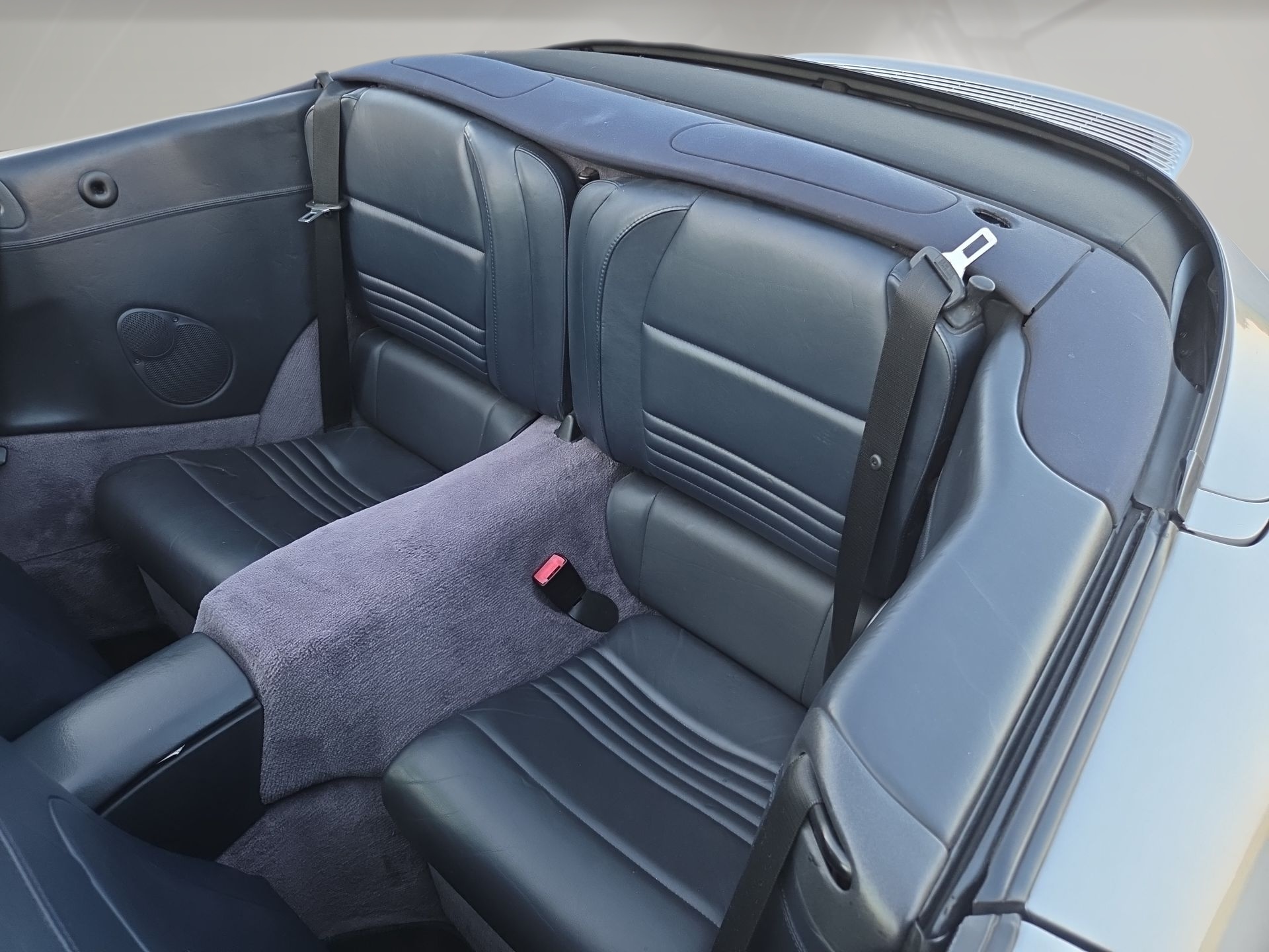PORSCHE 911 Carrera Cabrio-image-8