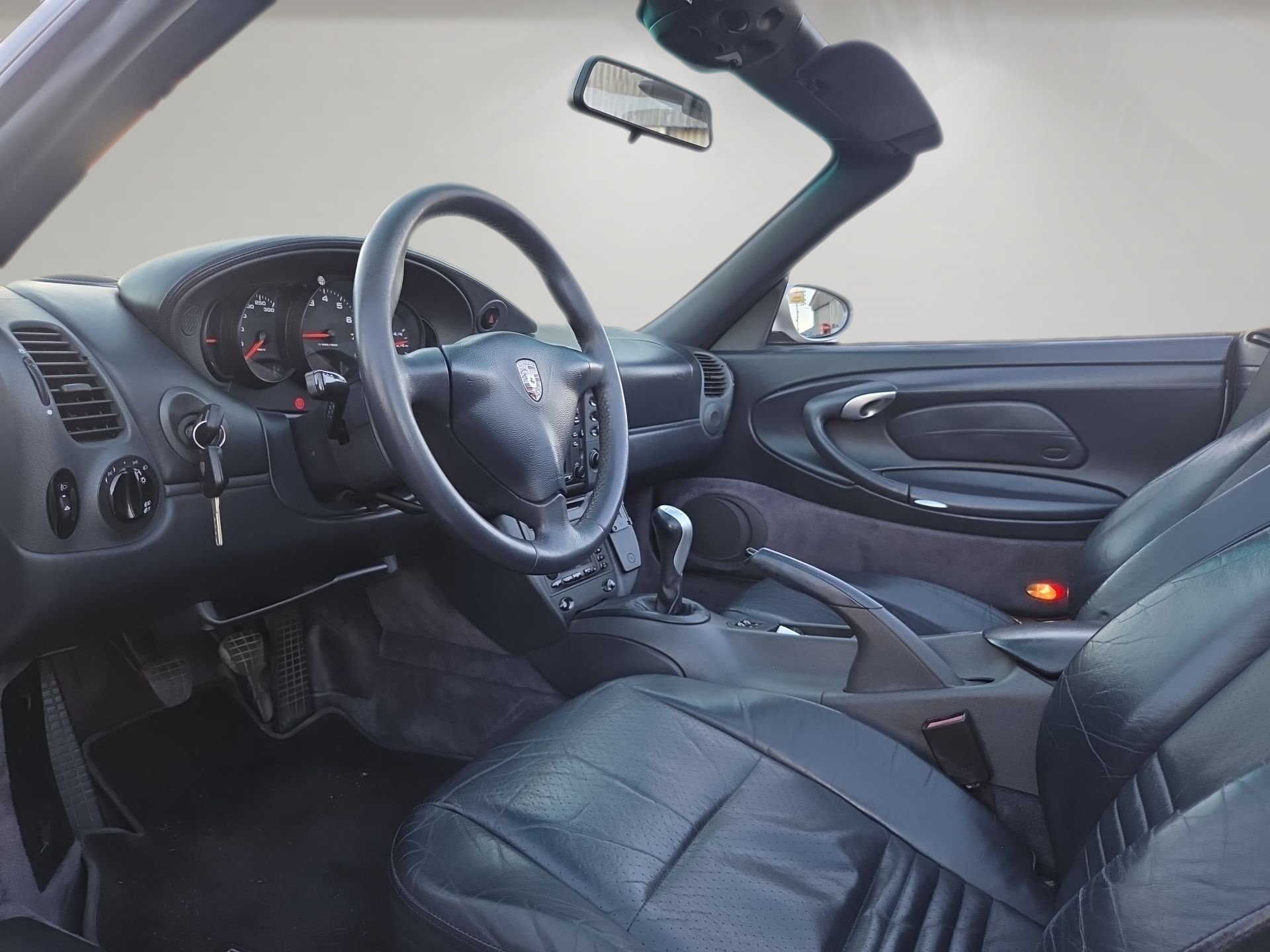 PORSCHE 911 Carrera Cabrio-image-4