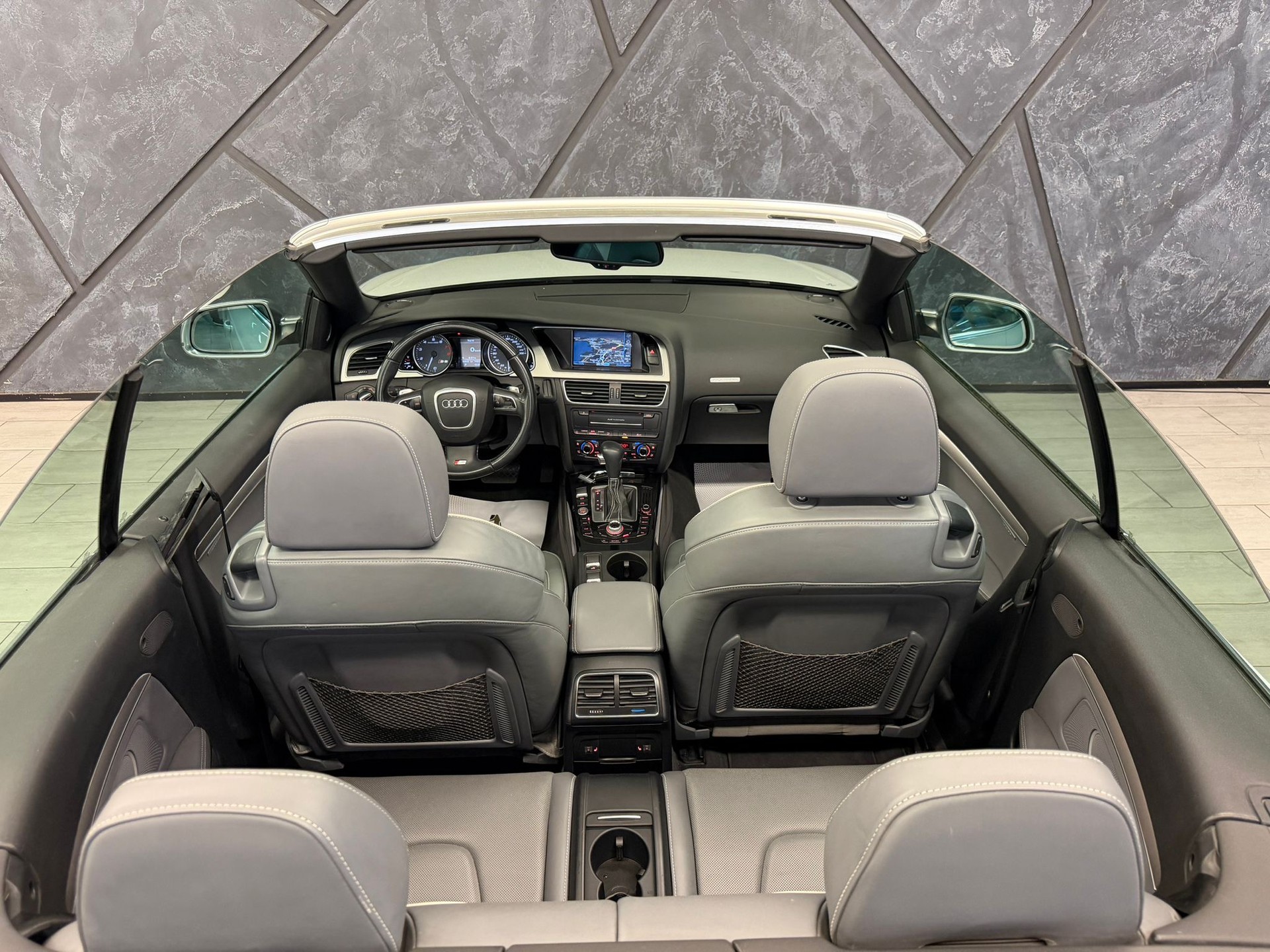 AUDI S5 Cabrio 3.0 TFSI quattro S-tronic-image-12