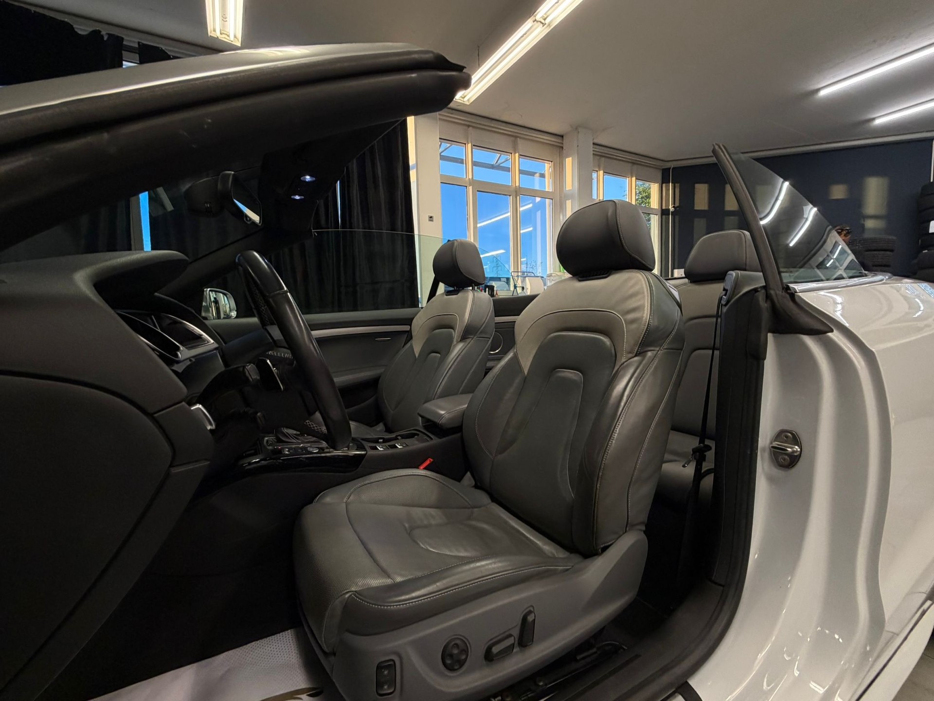 AUDI S5 Cabrio 3.0 TFSI quattro S-tronic-image-10