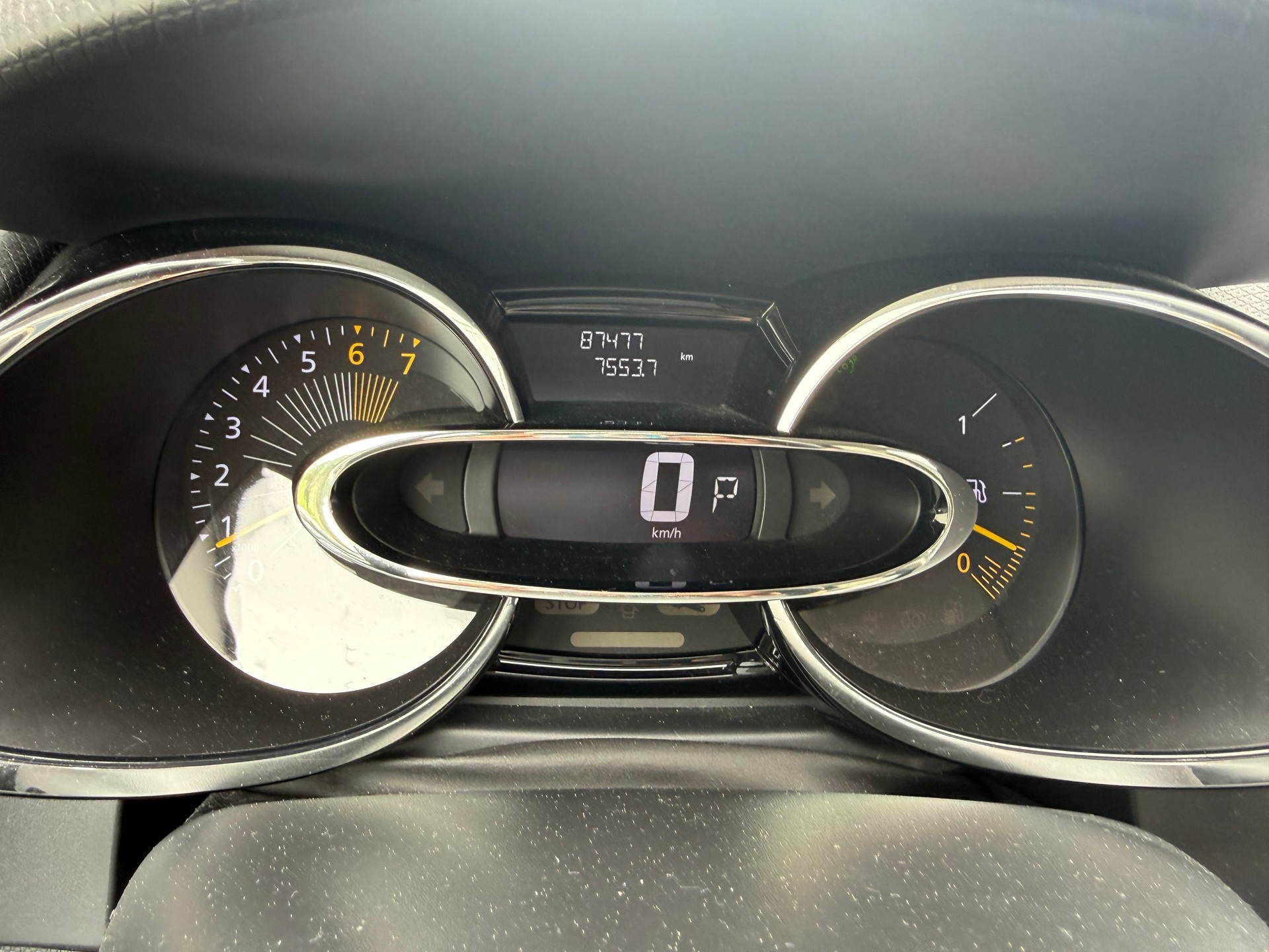 RENAULT Clio Grandtour 1.2 16V T Swiss Edition EDC-image-15