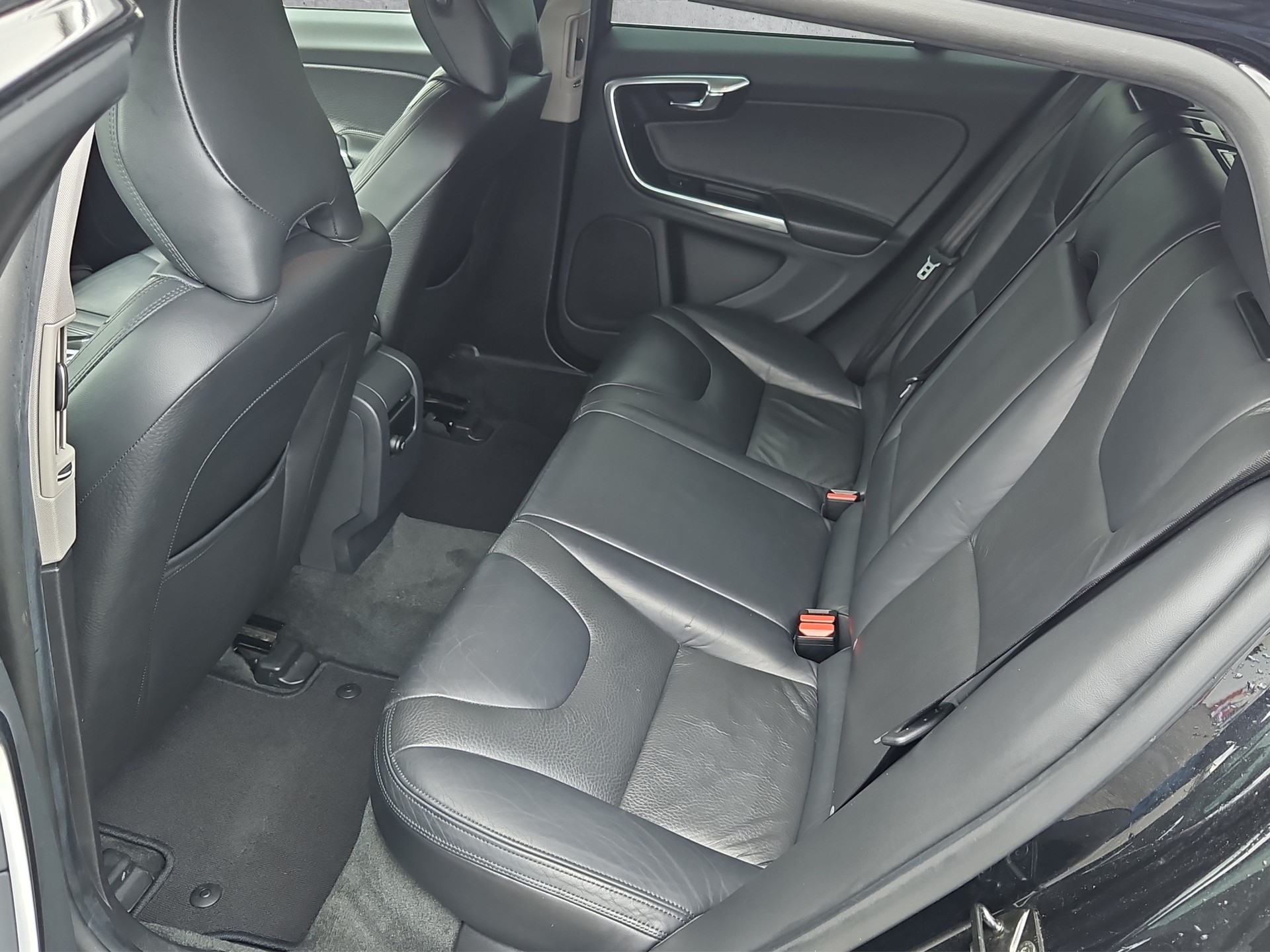 VOLVO V60 T6 AWD Summum Geartronic-image-5