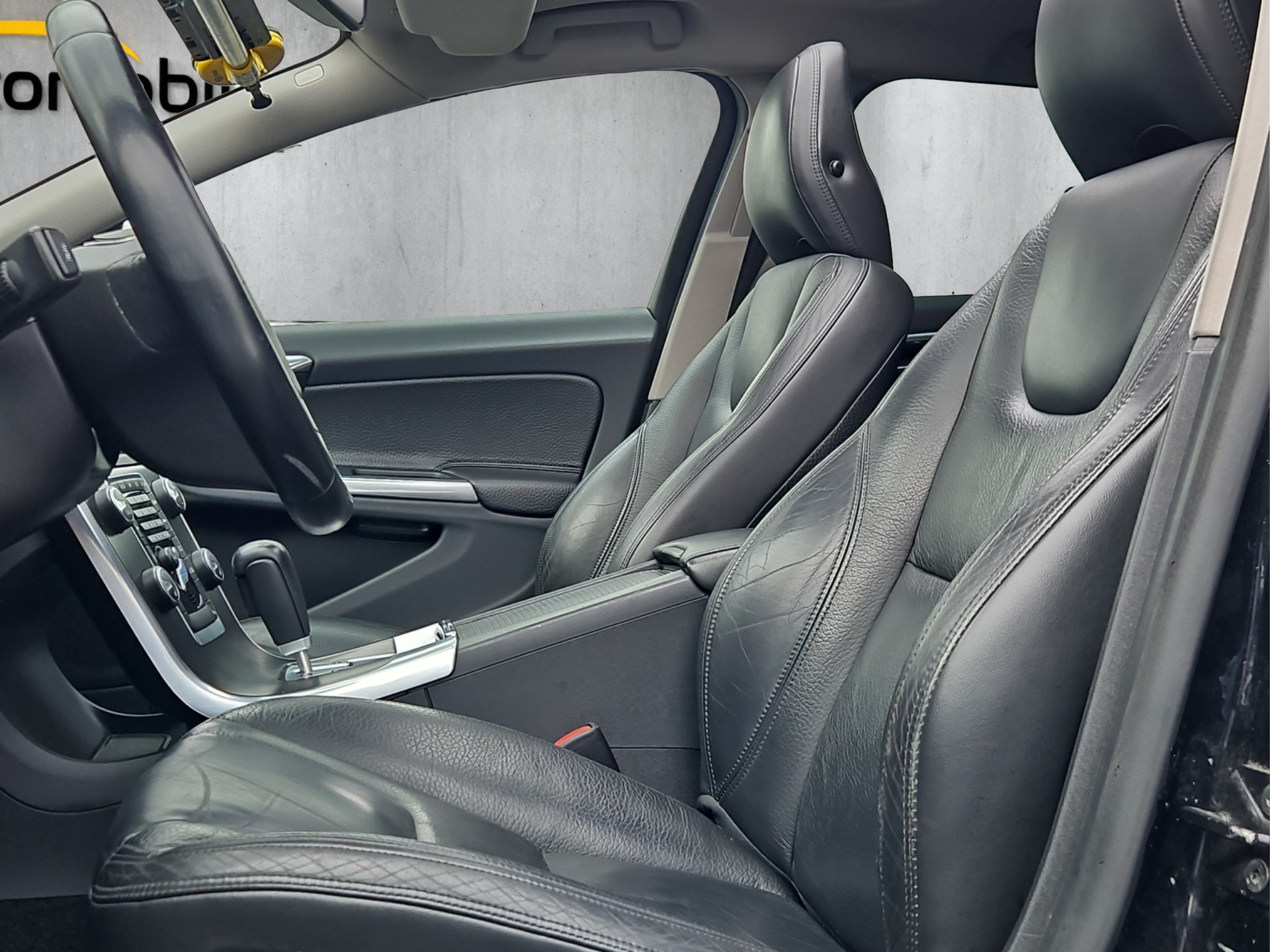 VOLVO V60 T6 AWD Summum Geartronic-image-7