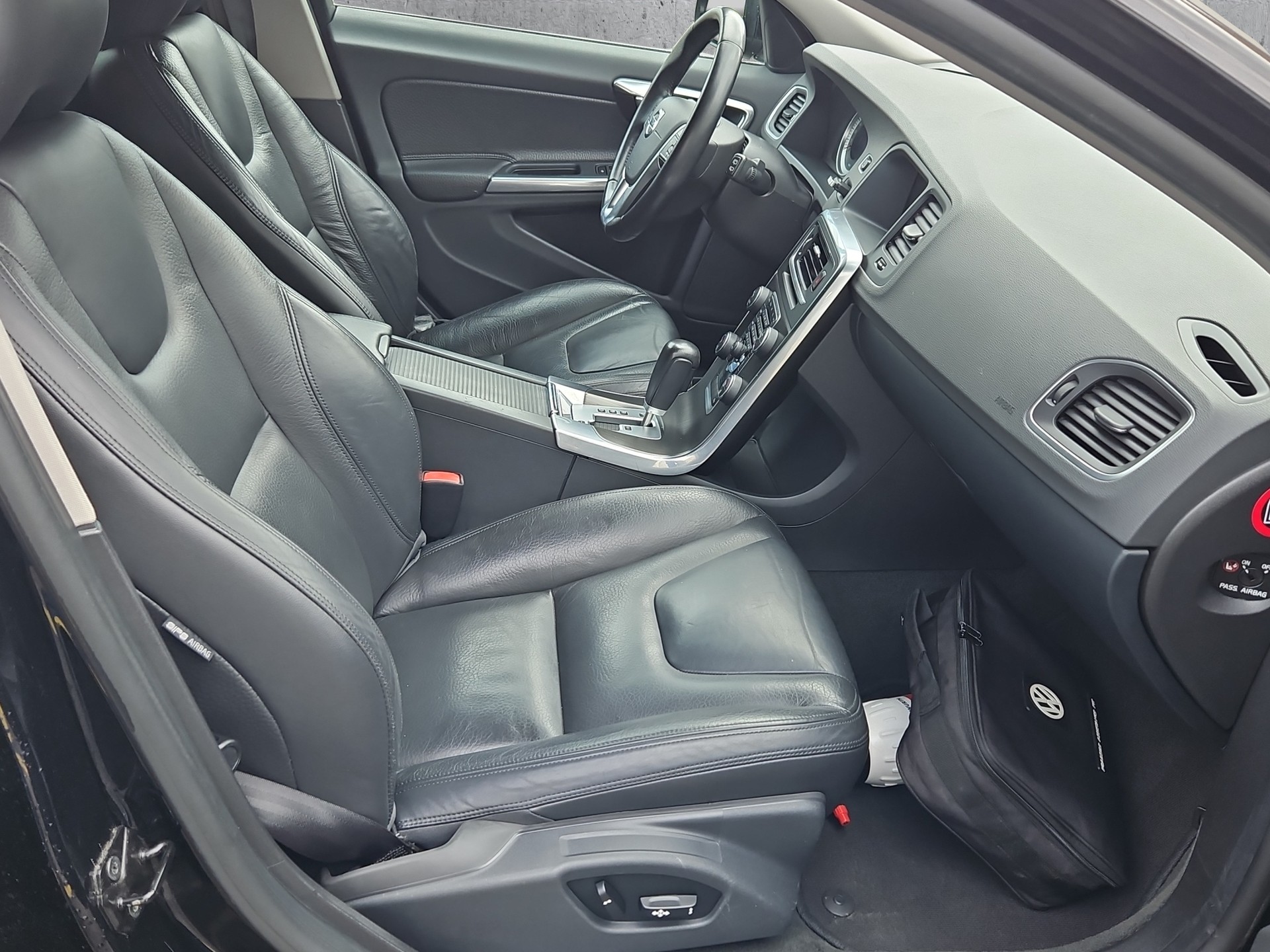 VOLVO V60 T6 AWD Summum Geartronic-image-6