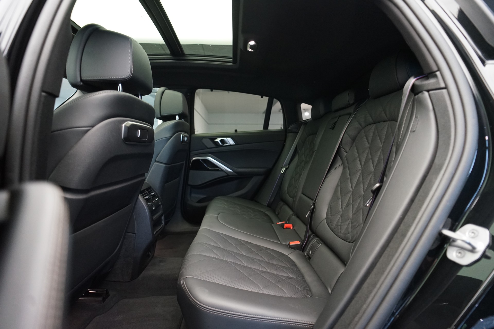BMW X6 xDrive 48V 40d M Sport Pro Steptronic *Panorama* *AHK* *Standheizung*-image-17