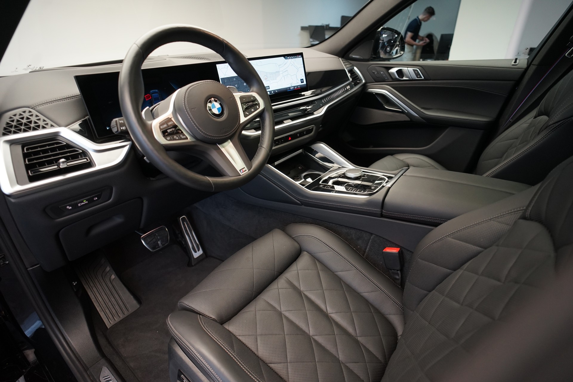 BMW X6 xDrive 48V 40d M Sport Pro Steptronic *Panorama* *AHK* *Standheizung*-image-12