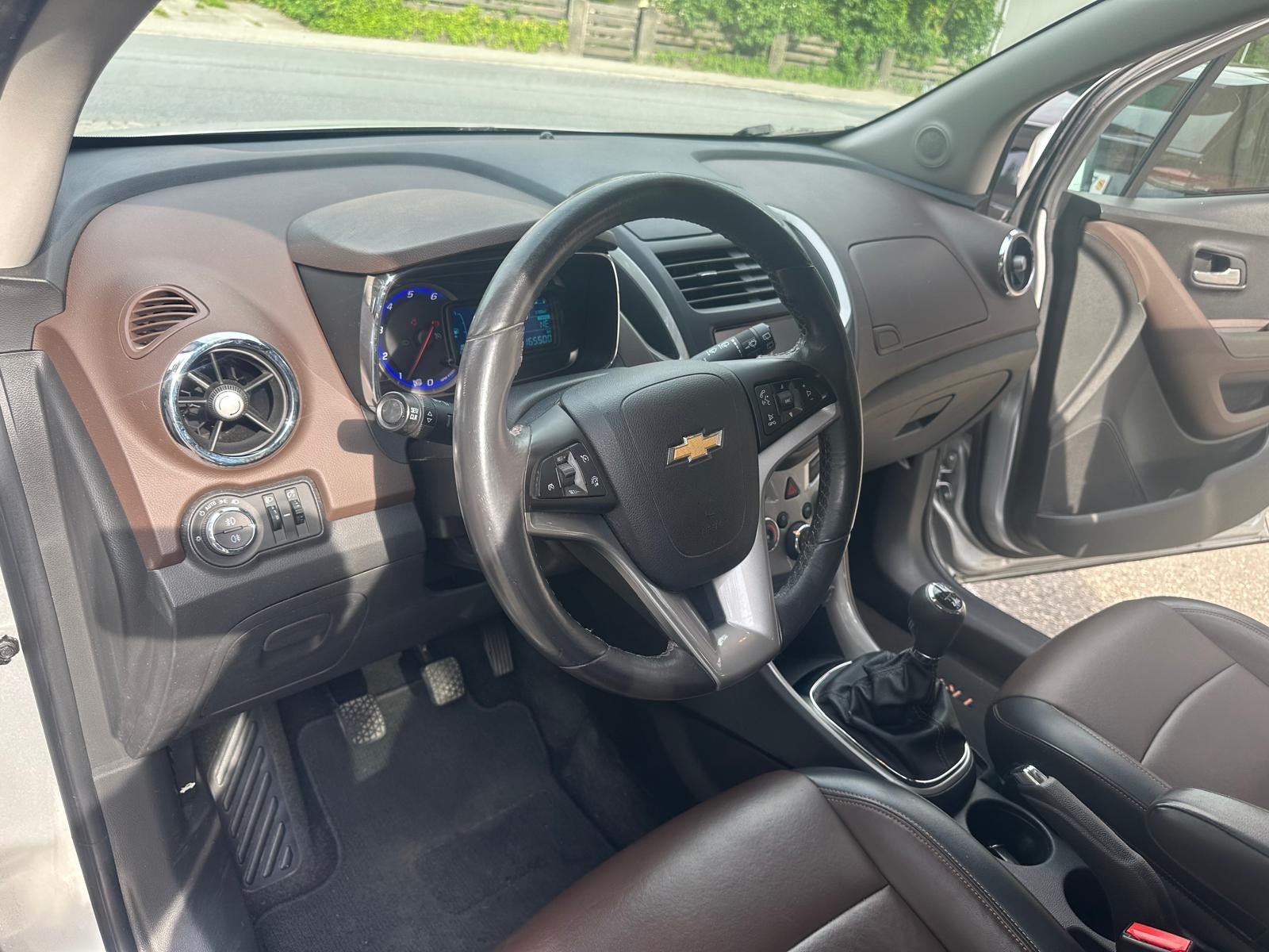 CHEVROLET Trax 1.7 VCDi LTZ 4WD-image-8