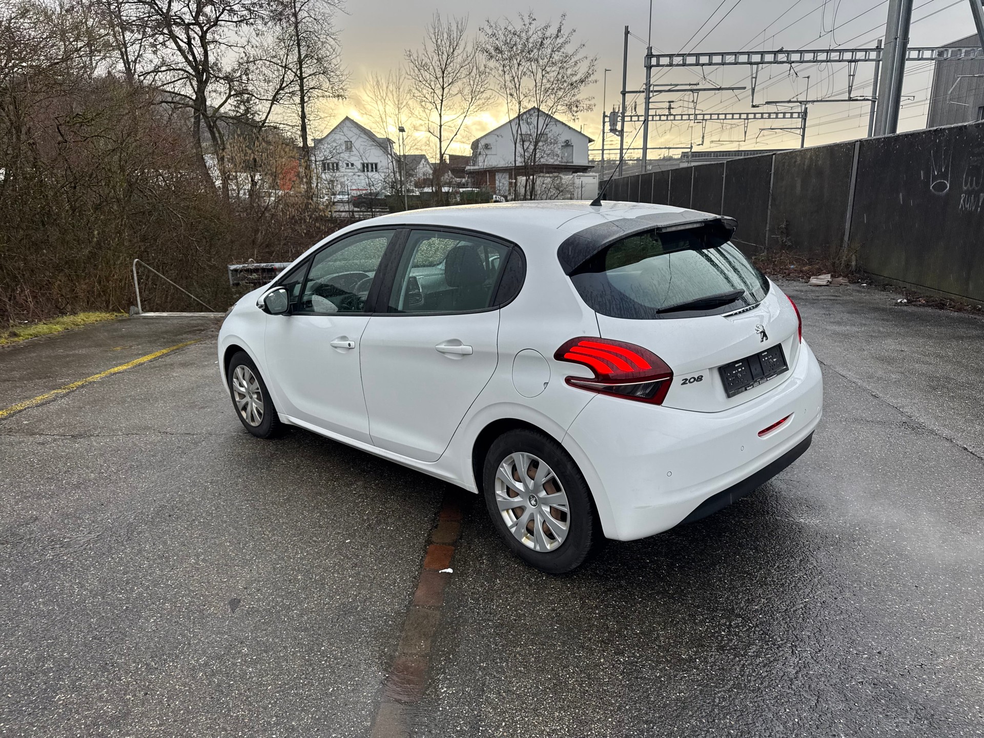 PEUGEOT 208-image-2