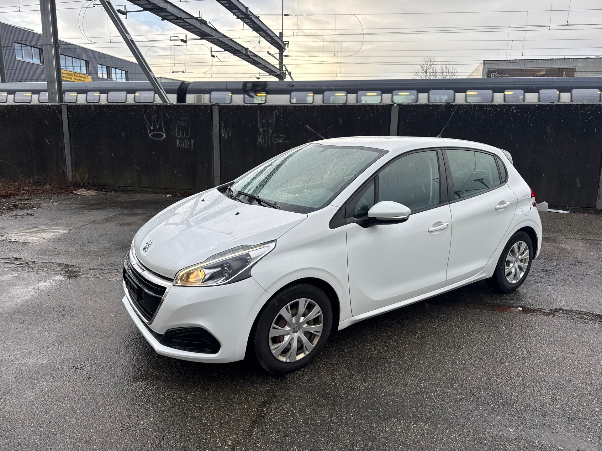 PEUGEOT 208-image-0