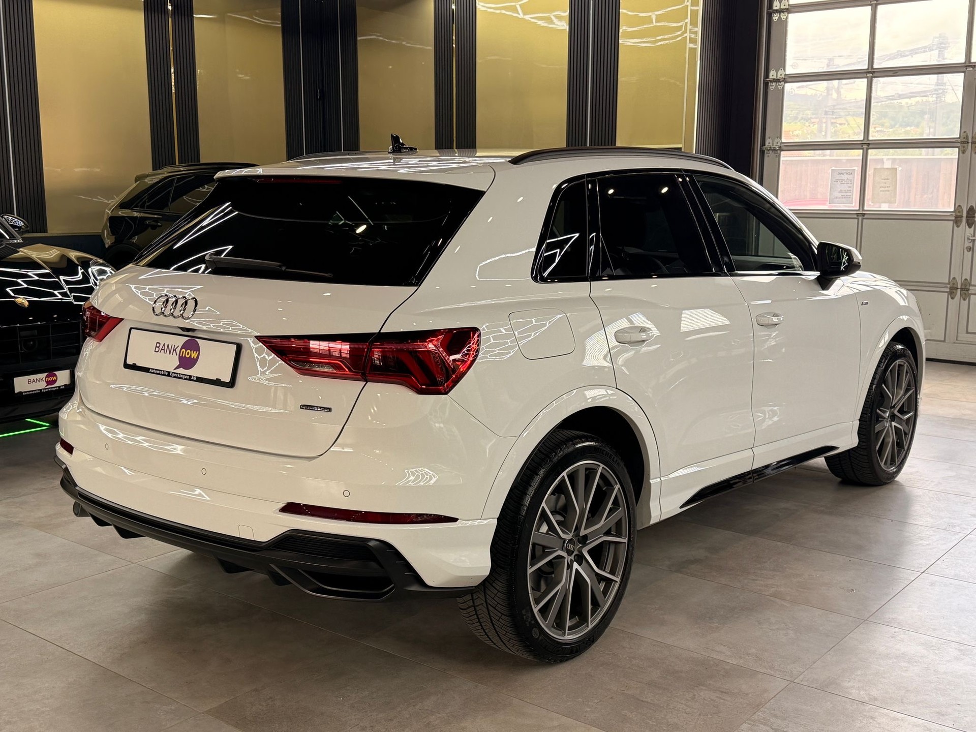 AUDI Q3 40 TDI S line Attraction quattro S-tronic-image-4