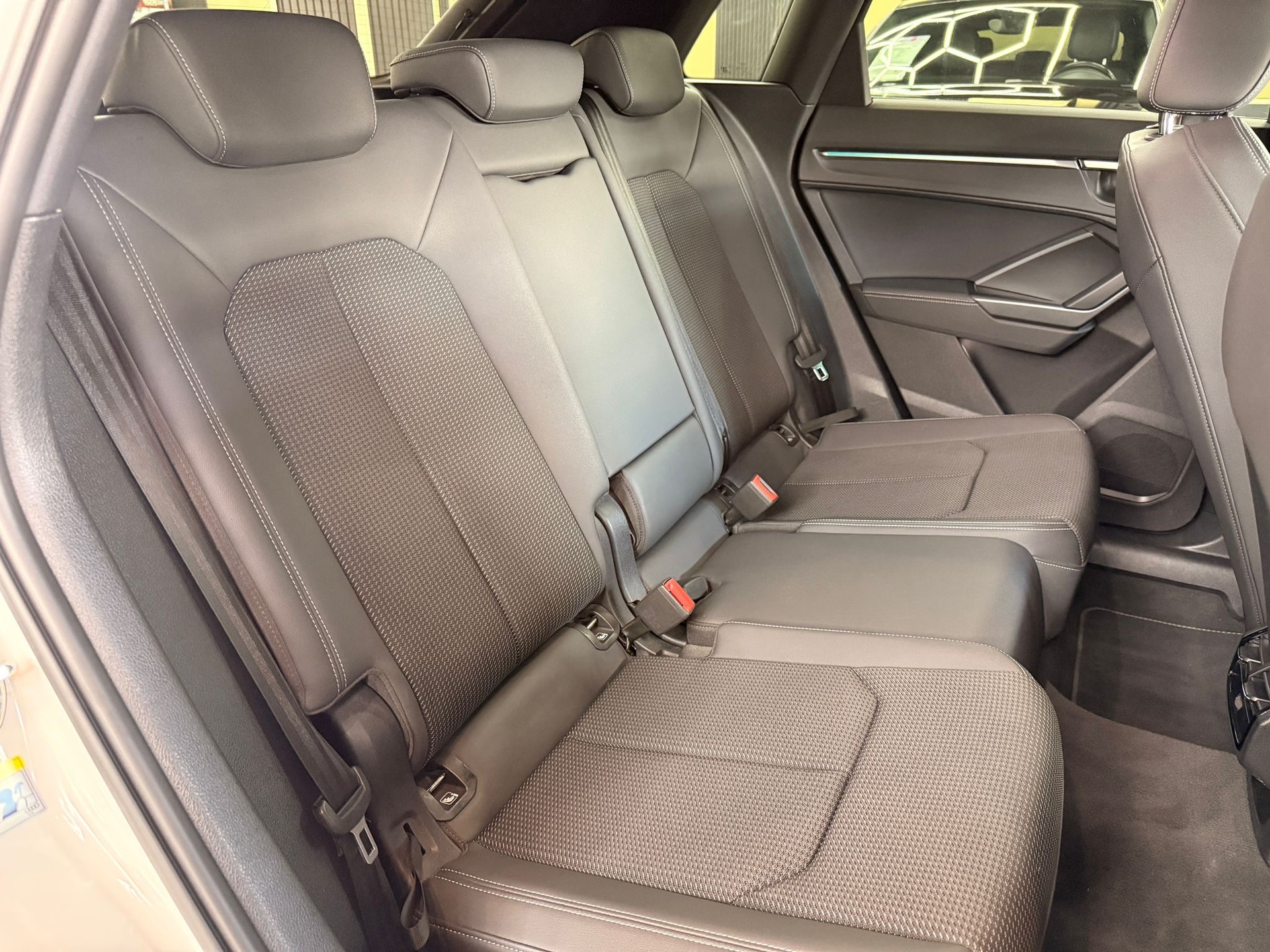 AUDI Q3 40 TDI S line Attraction quattro S-tronic-image-14