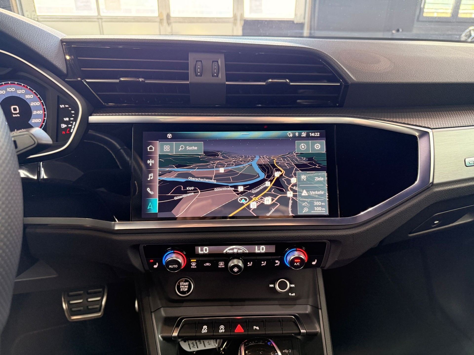 AUDI Q3 40 TDI S line Attraction quattro S-tronic-image-16