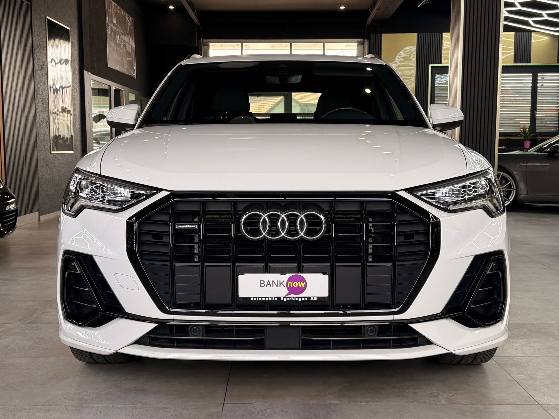 AUDI Q3 40 TDI S line Attraction quattro S-tronic-showroom-element-1