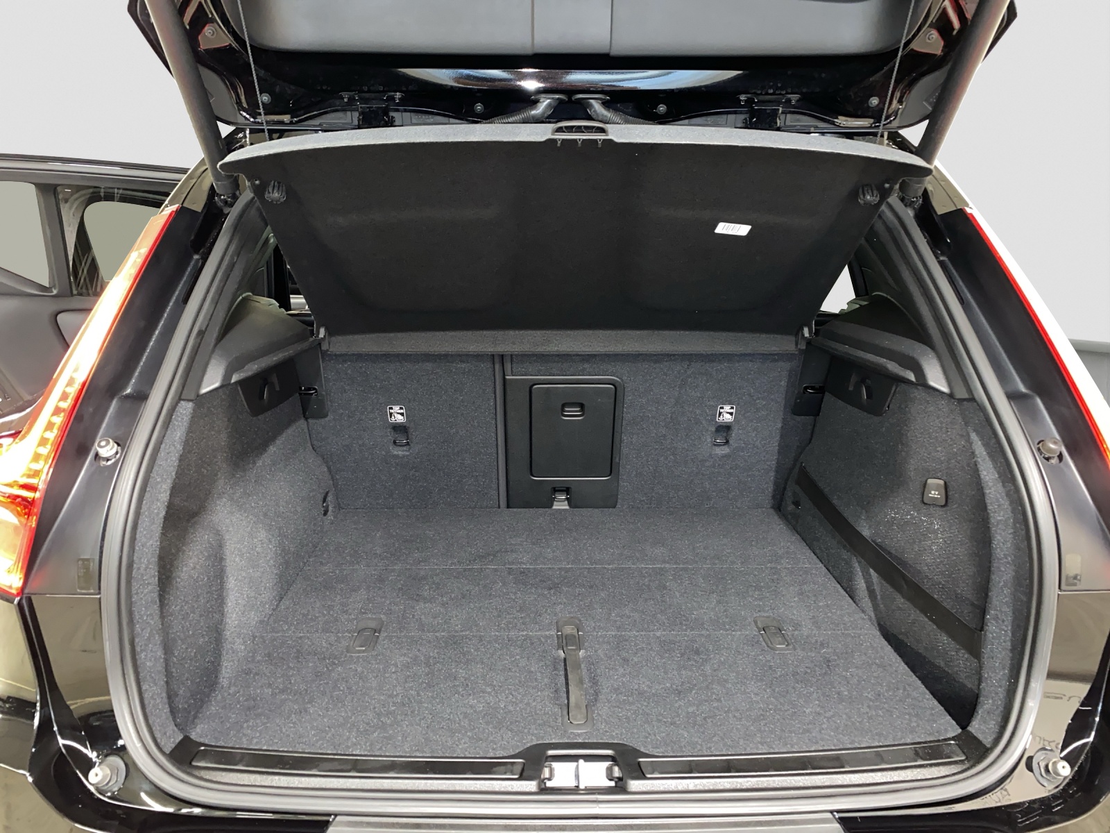 VOLVO XC40 2.0 D4 Momentum AWD-image-13