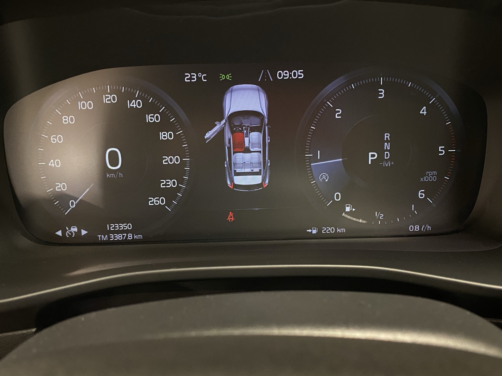VOLVO XC40 2.0 D4 Momentum AWD-image-8