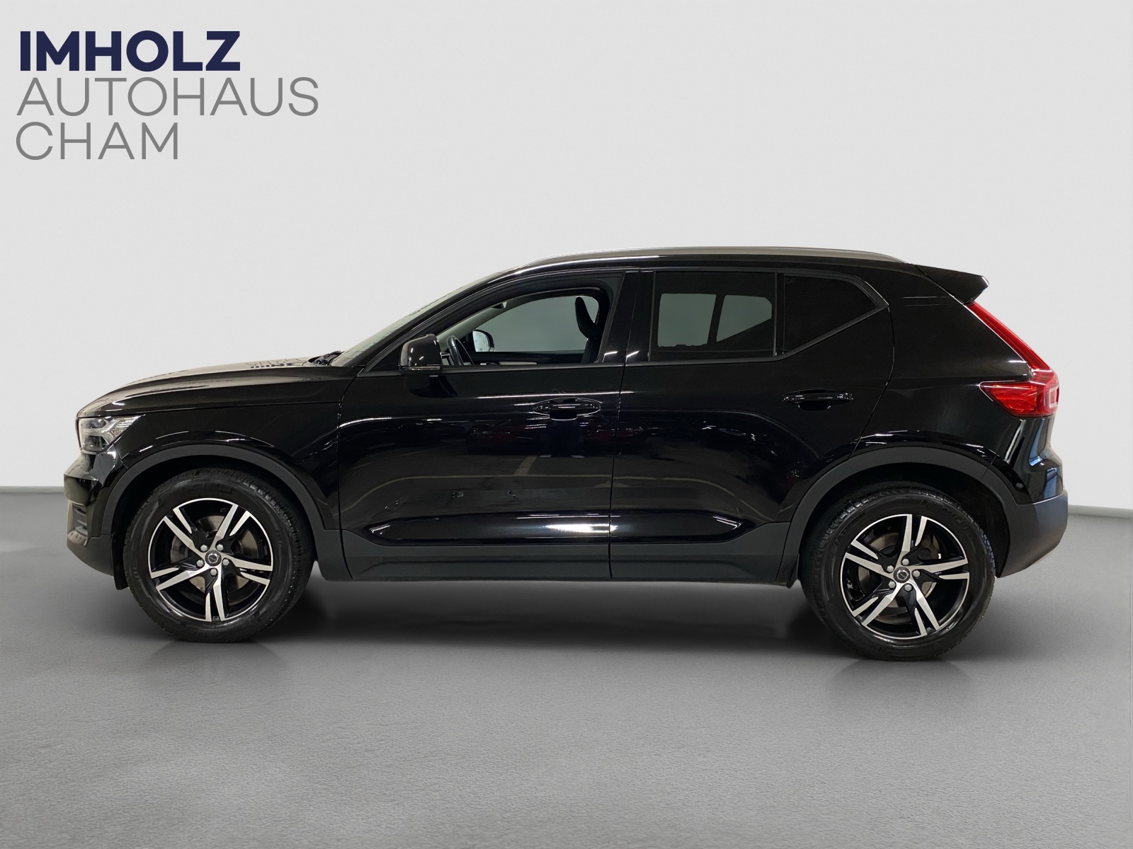 VOLVO XC40 2.0 D4 Momentum AWD-image-1