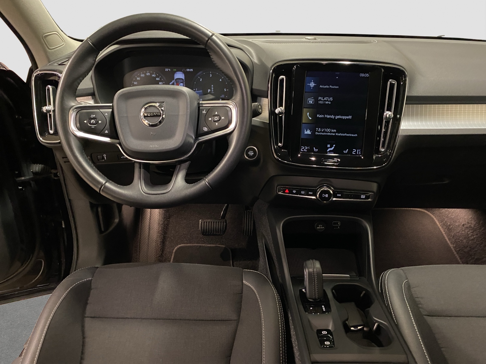 VOLVO XC40 2.0 D4 Momentum AWD-image-9