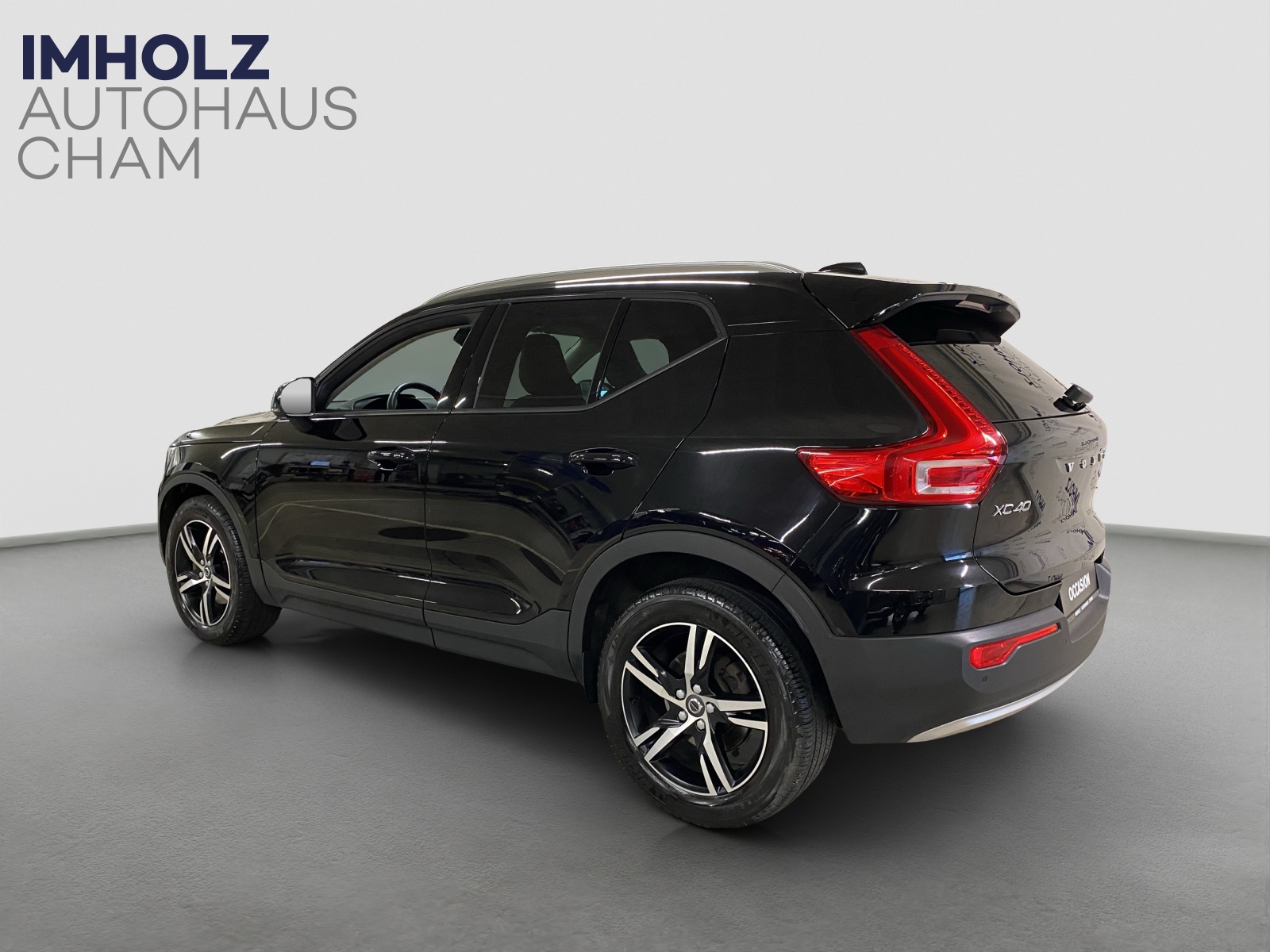 VOLVO XC40 2.0 D4 Momentum AWD-image-2
