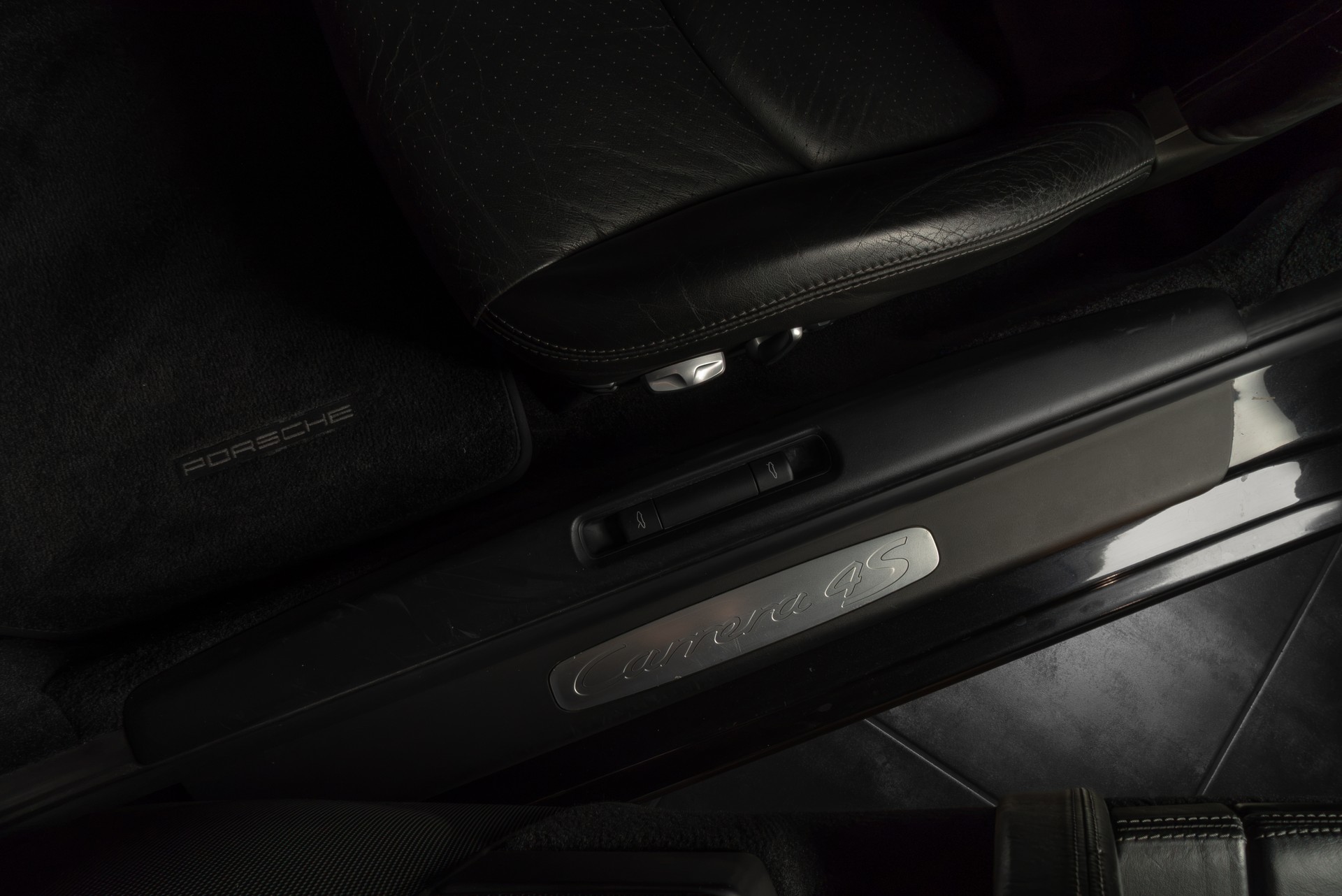 PORSCHE 911 Carrera 4S-image-16