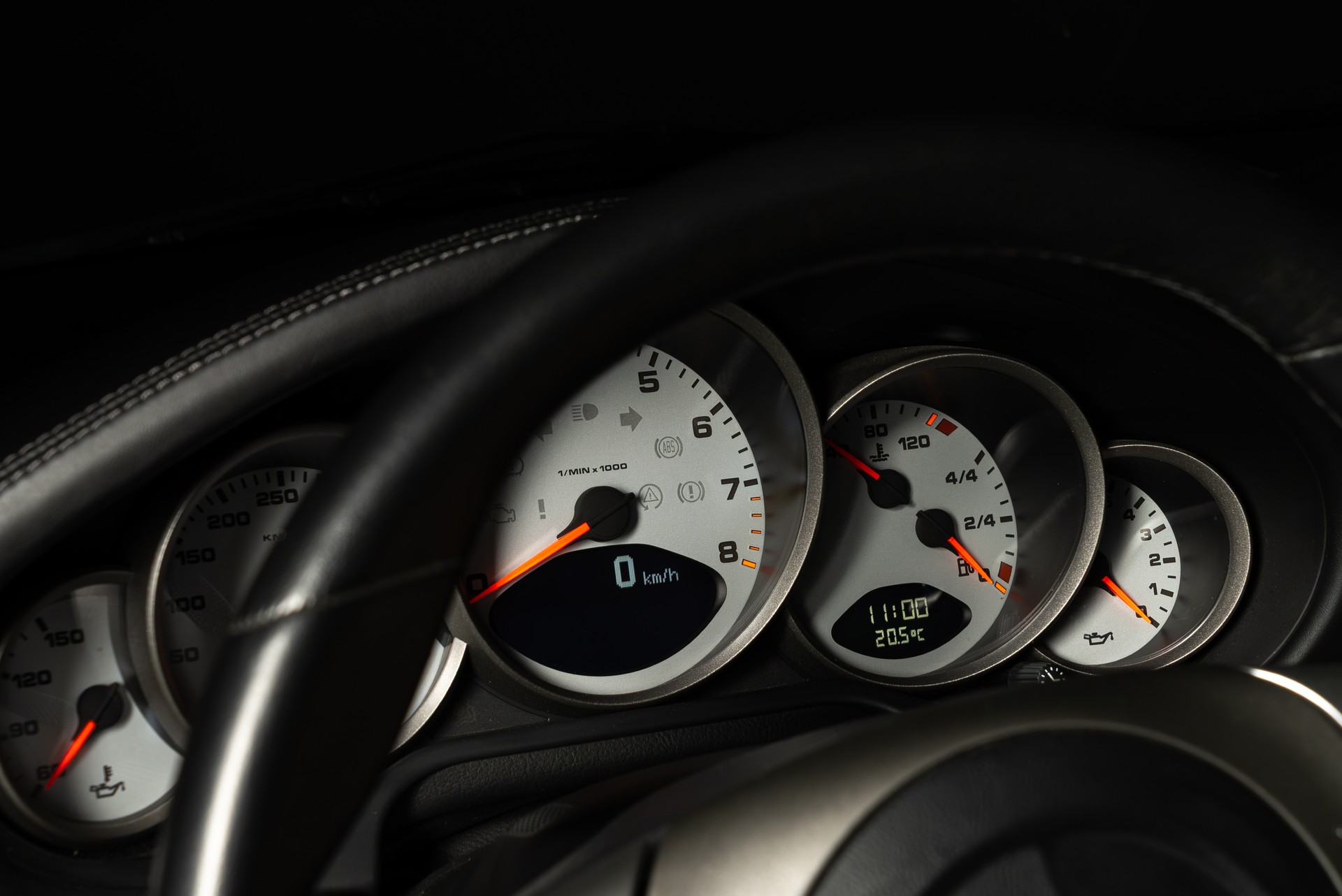 PORSCHE 911 Carrera 4S-image-13