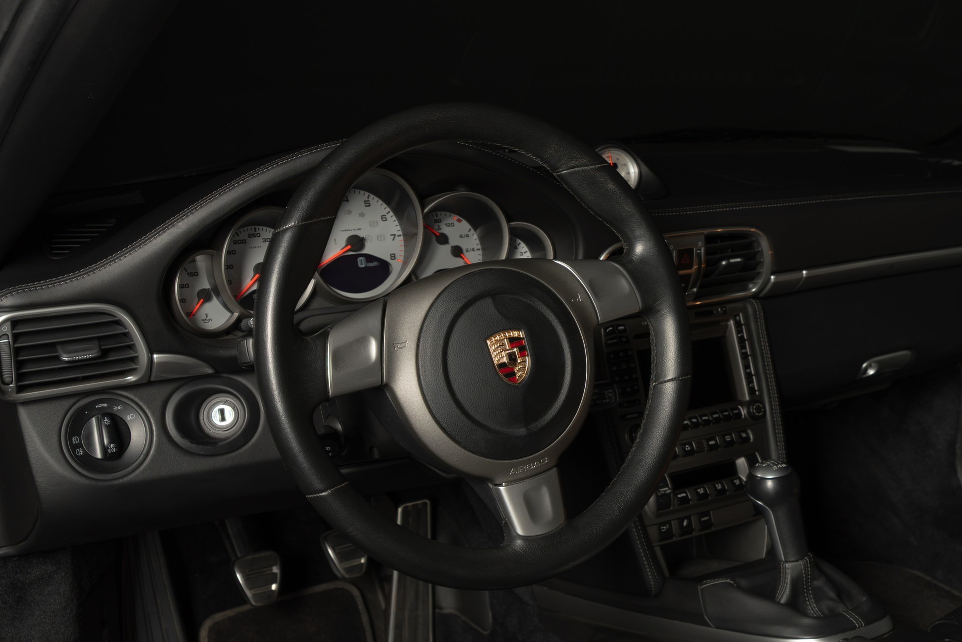 PORSCHE 911 Carrera 4S-image-12