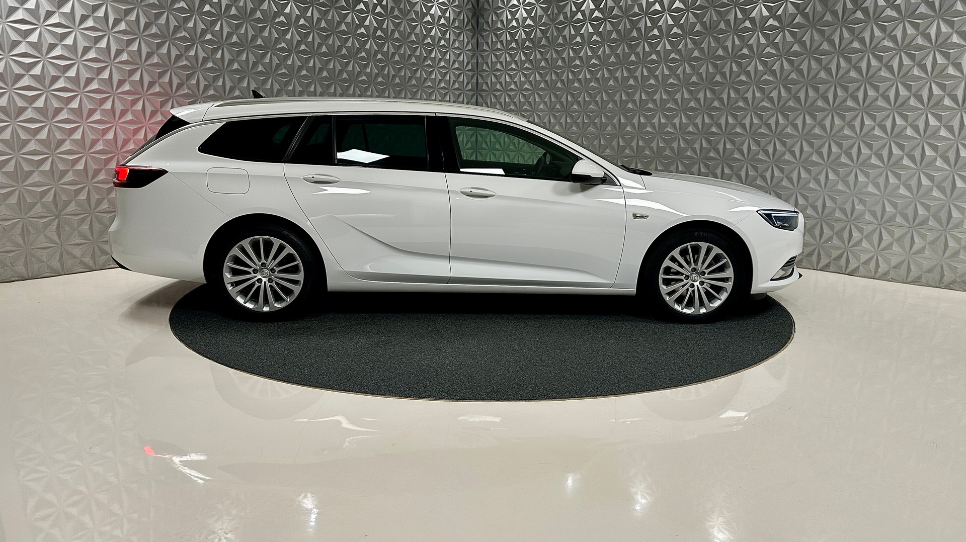 OPEL Insignia 1.6 CDTI Sports Tourer Edition Automatic-showroom-element-3