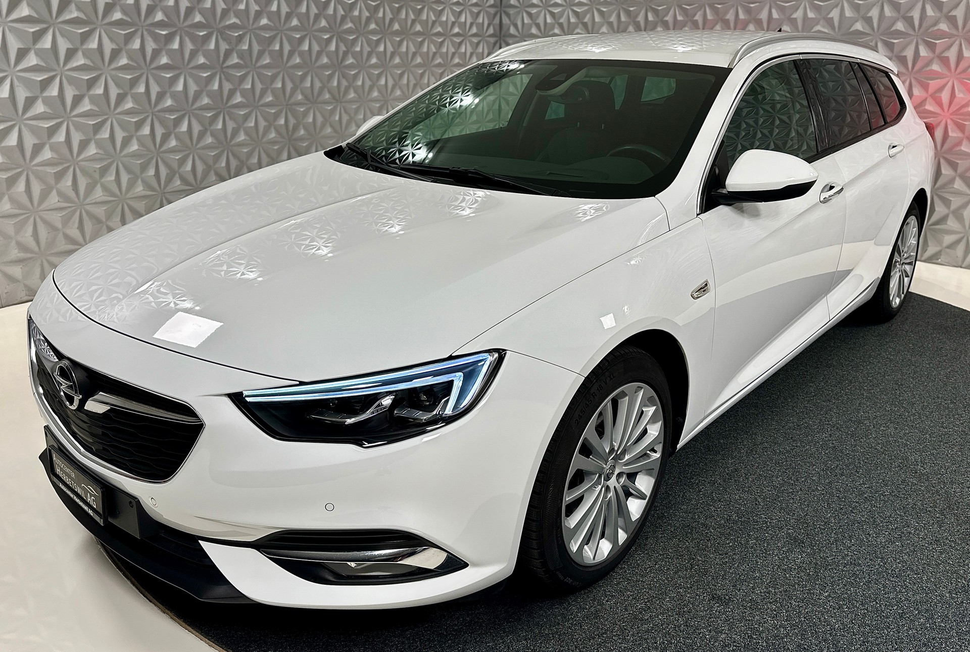 OPEL Insignia 1.6 CDTI Sports Tourer Edition Automatic-image-8